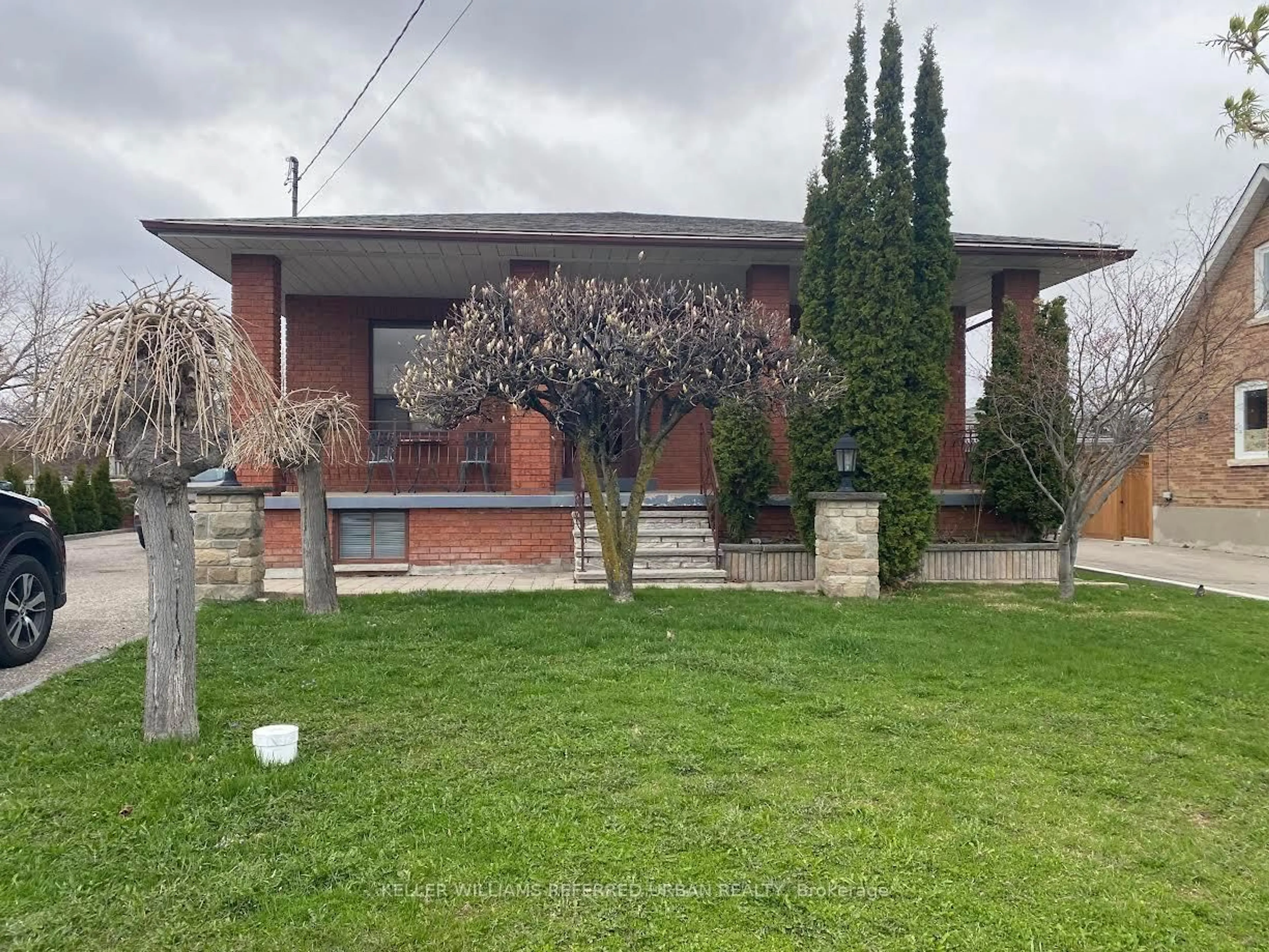 A pic from outside/outdoor area/front of a property/back of a property/a pic from drone, building for 64 Glen Long Ave, Toronto Ontario M6B 2M2