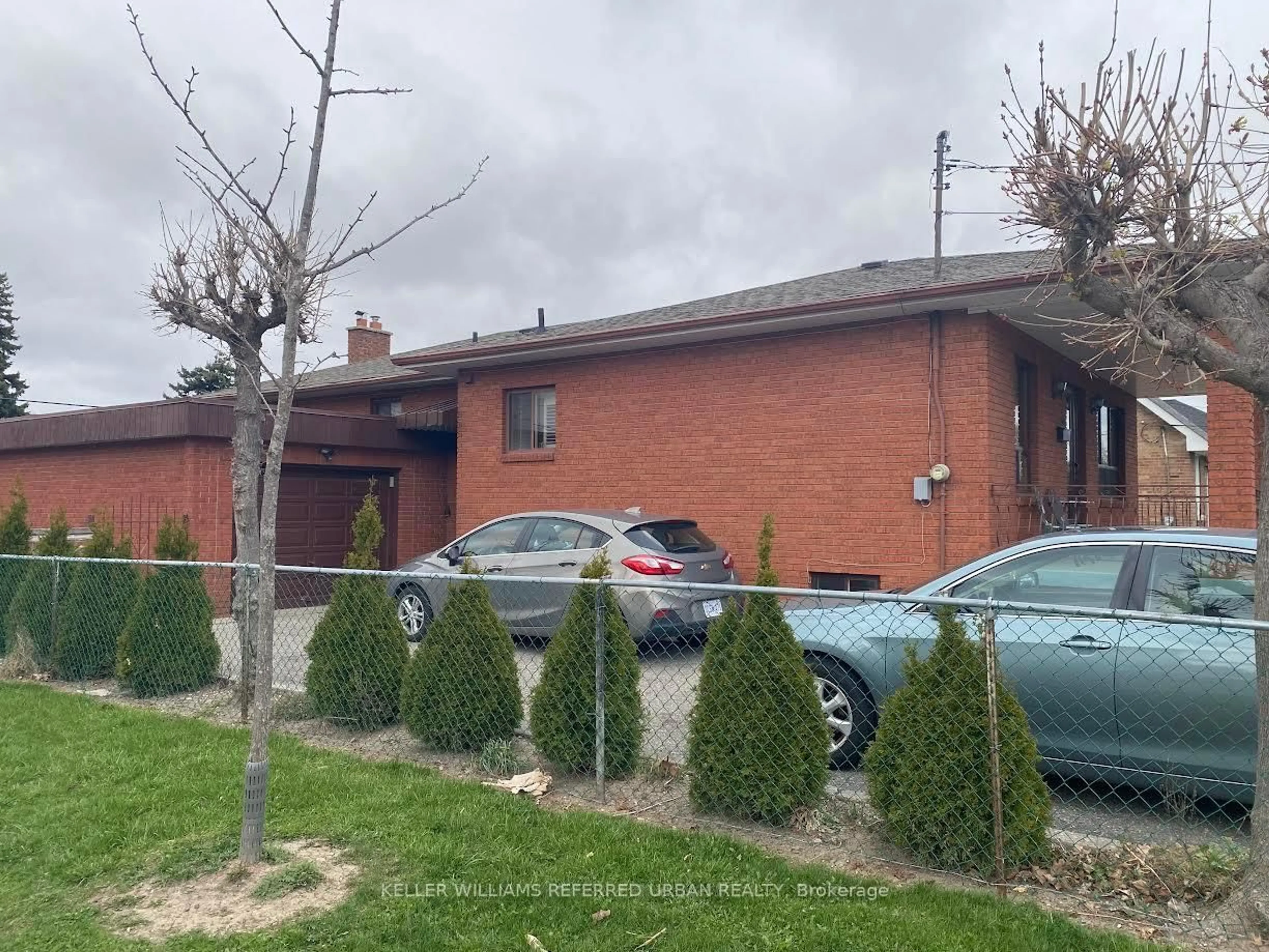 A pic from outside/outdoor area/front of a property/back of a property/a pic from drone, street for 64 Glen Long Ave, Toronto Ontario M6B 2M2