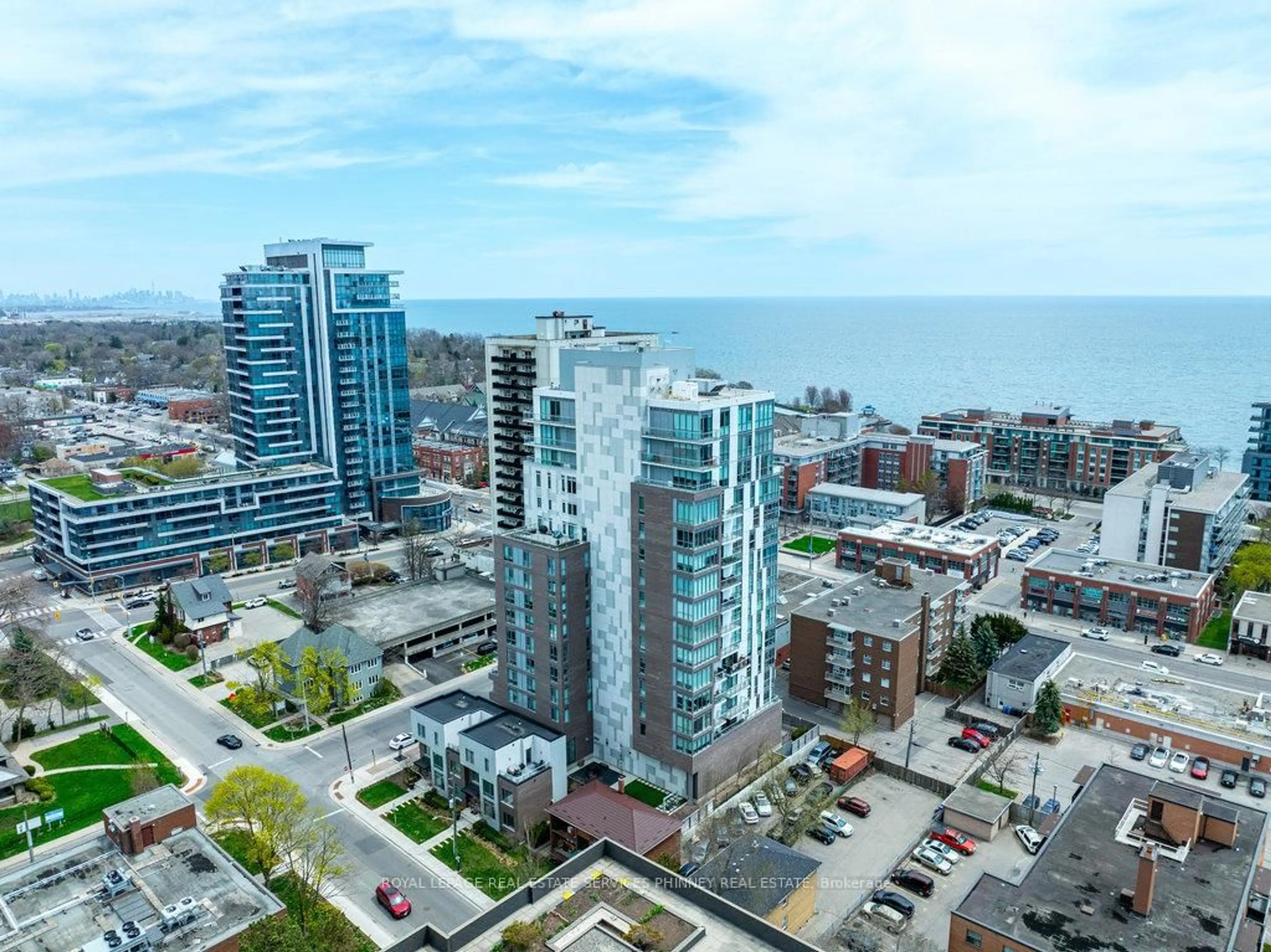A pic from outside/outdoor area/front of a property/back of a property/a pic from drone, city buildings view from balcony for 8 Ann St #401, Mississauga Ontario L5G 3E6