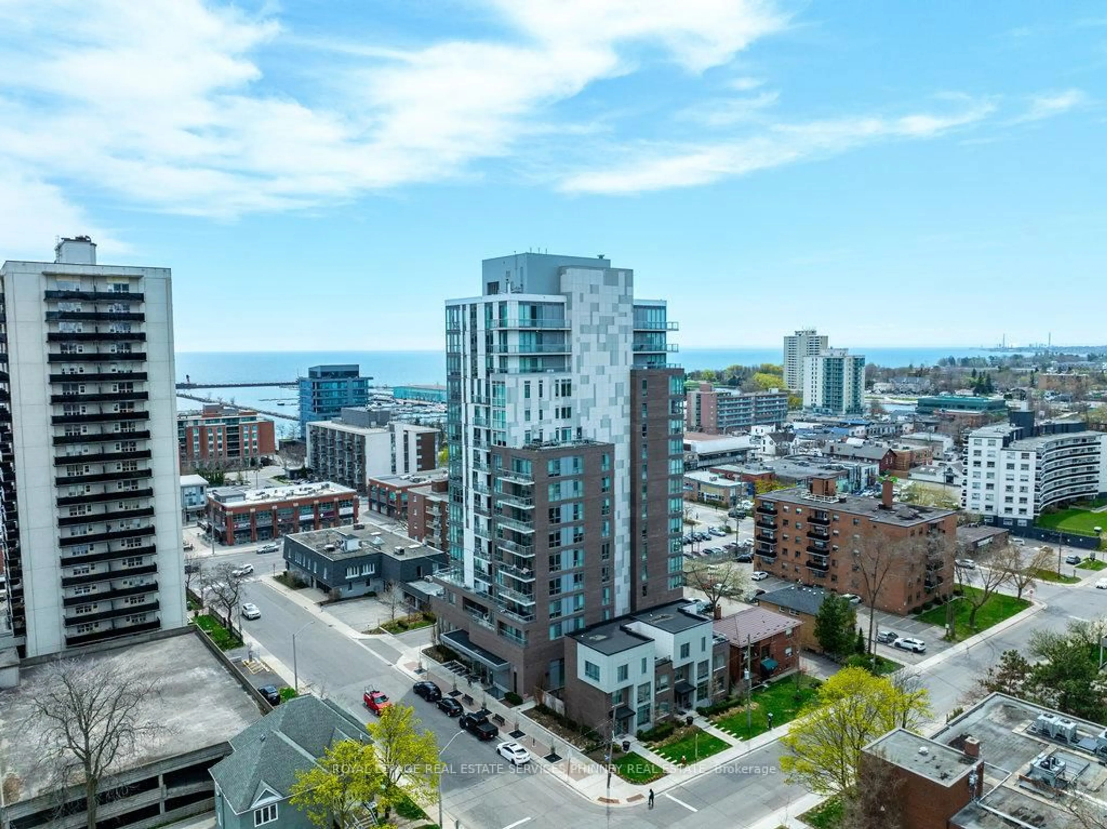 A pic from outside/outdoor area/front of a property/back of a property/a pic from drone, city buildings view from balcony for 8 Ann St #401, Mississauga Ontario L5G 3E6