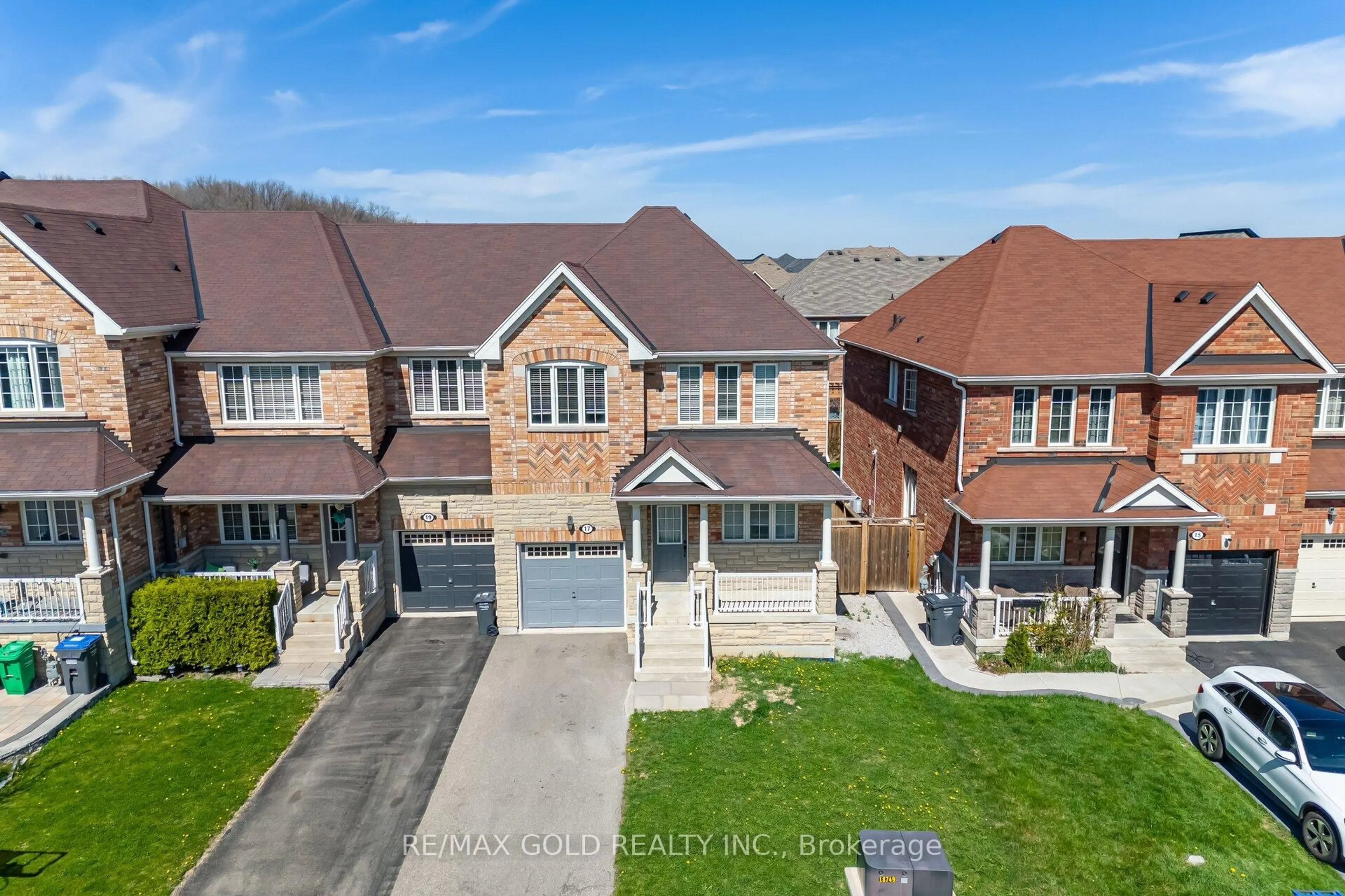 A pic from outside/outdoor area/front of a property/back of a property/a pic from drone, street for 17 Shediac Rd, Brampton Ontario L6Y 0N1