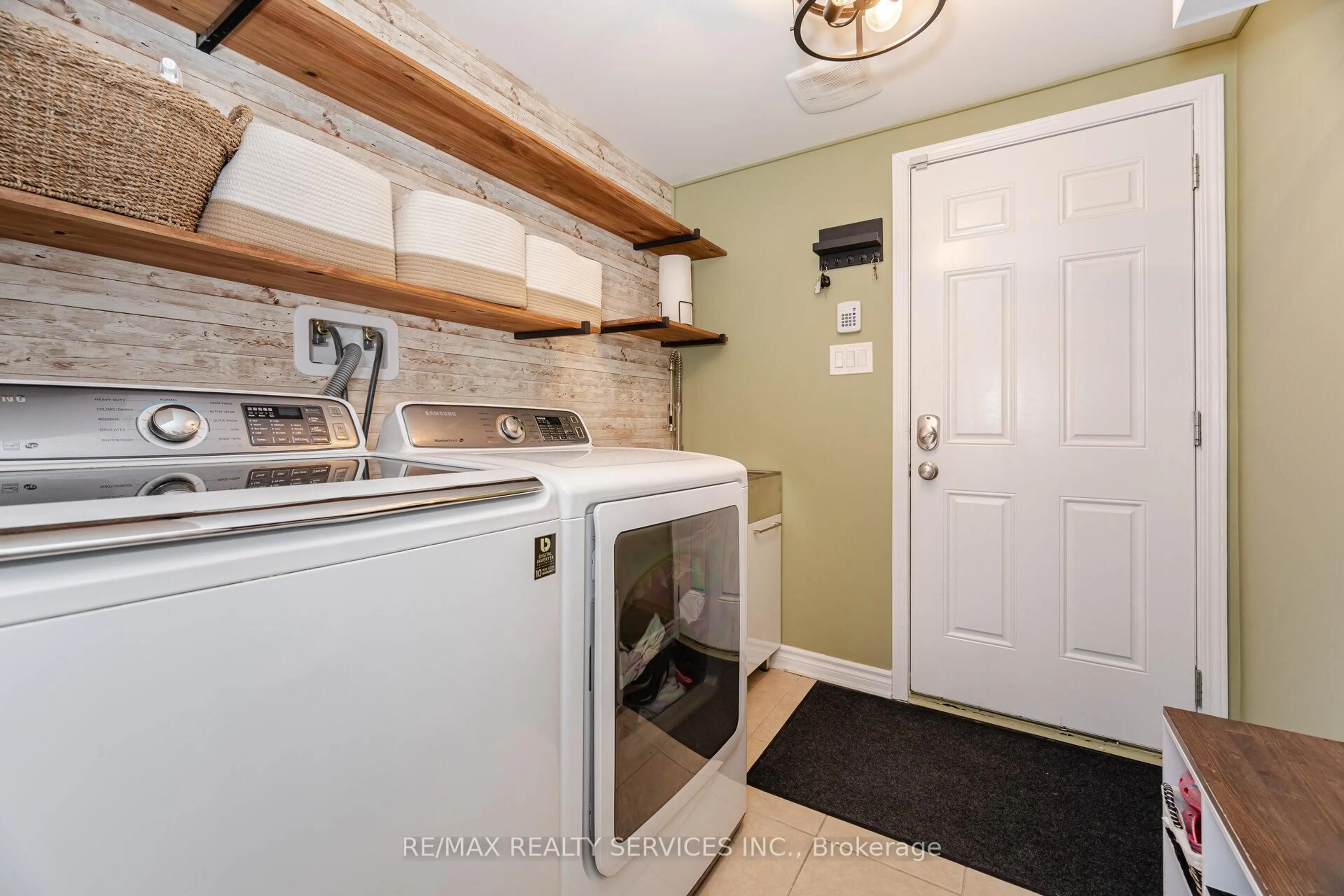 Laundry room for 14 Allium Rd, Brampton Ontario L7A 4H5