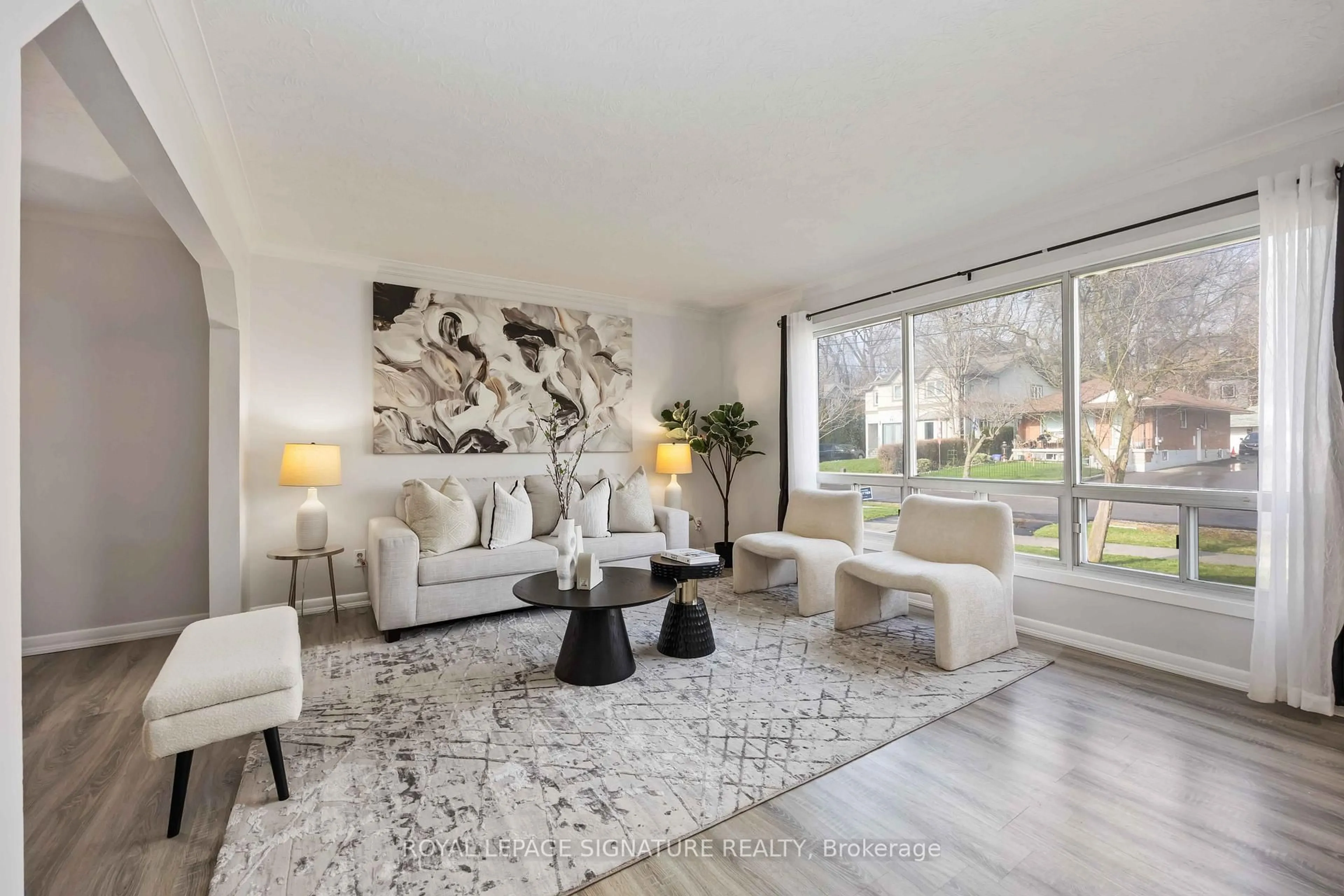 Living room with furniture, unknown for 6 Bonnyview Dr, Toronto Ontario M8Y 3G6