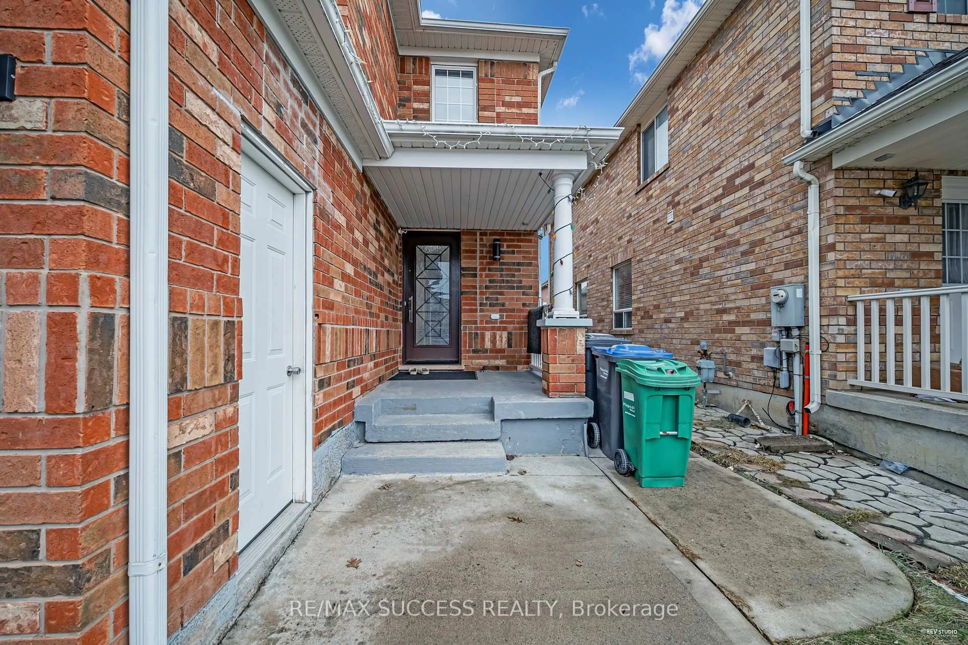 Home with brick exterior material, street for 28 Herdwick St, Brampton Ontario L6S 6L7