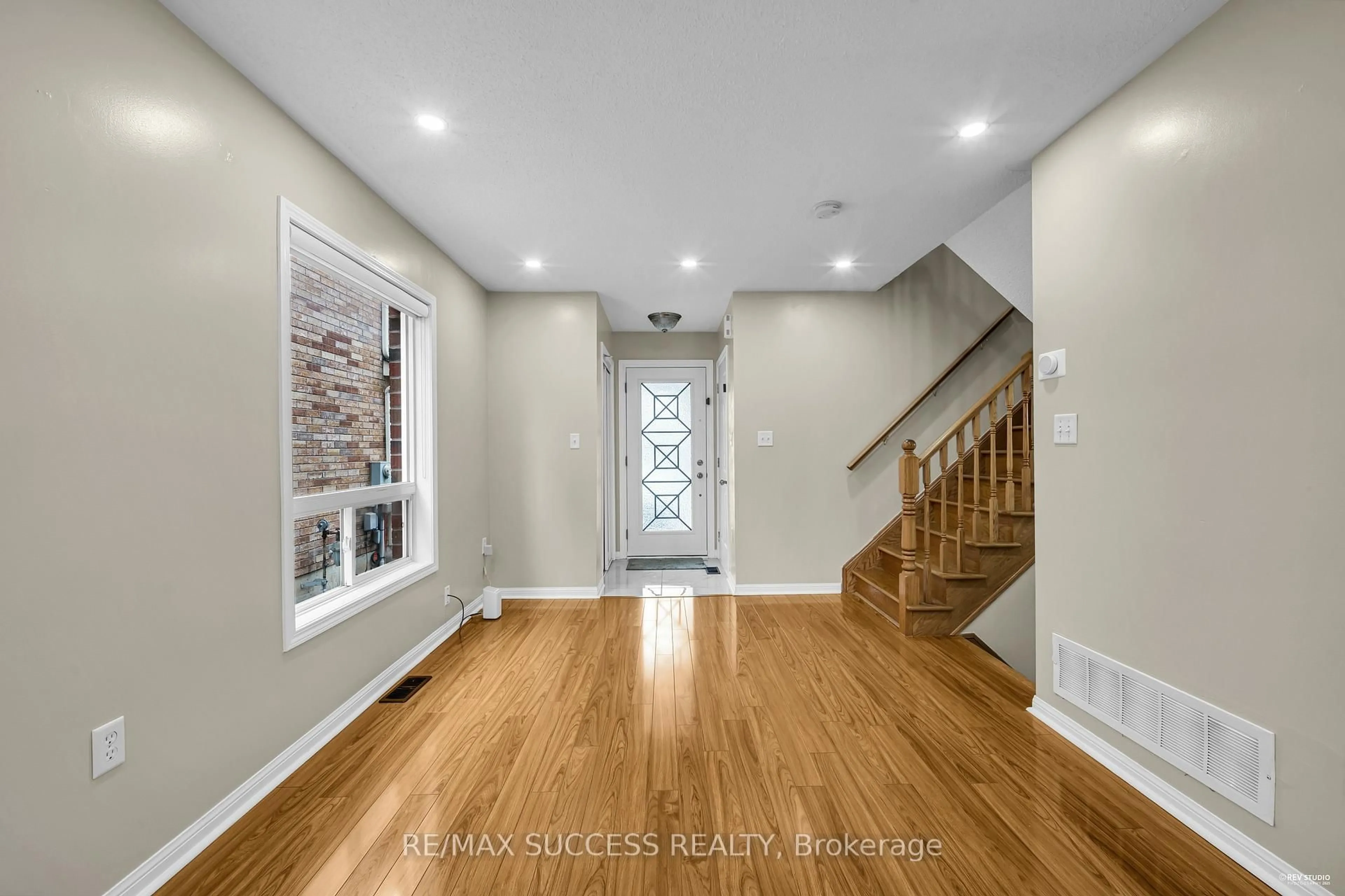 Indoor entryway for 28 Herdwick St, Brampton Ontario L6S 6L7