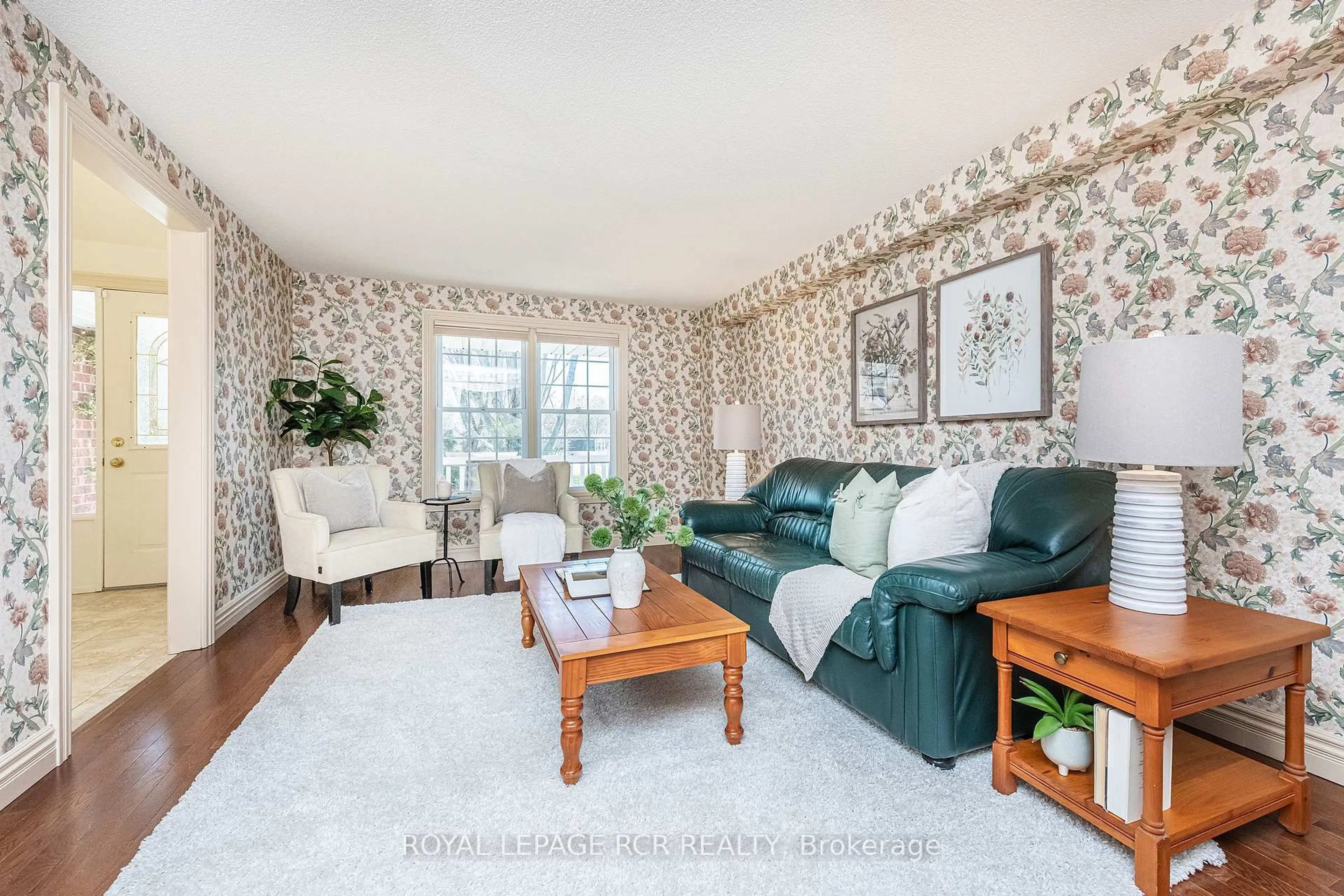 Living room with furniture, wood/laminate floor for 222 Walsh Cres, Orangeville Ontario L9W 4T1
