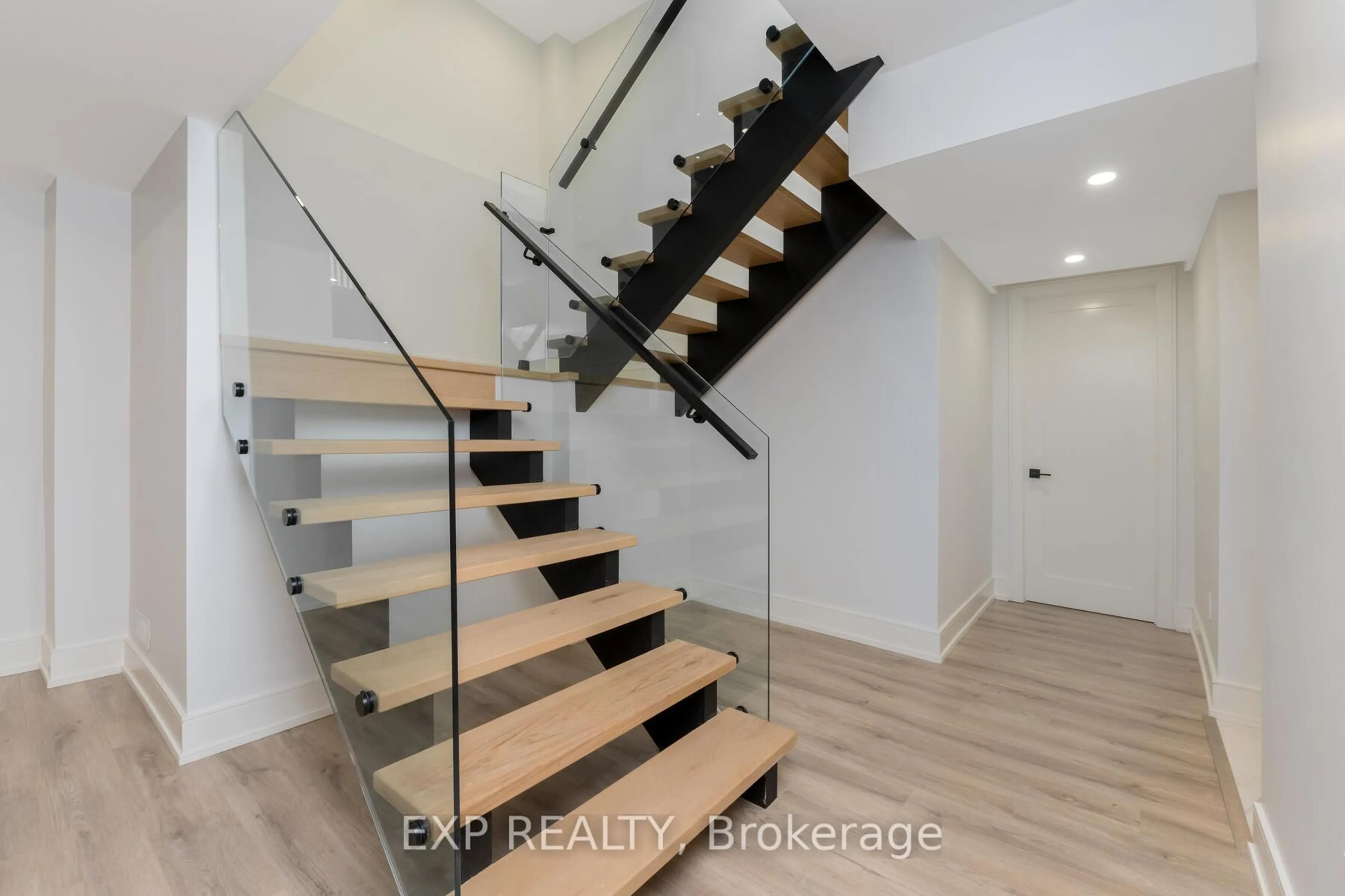 Stairs for 144 Stewart St, Oakville Ontario L6K 1X9