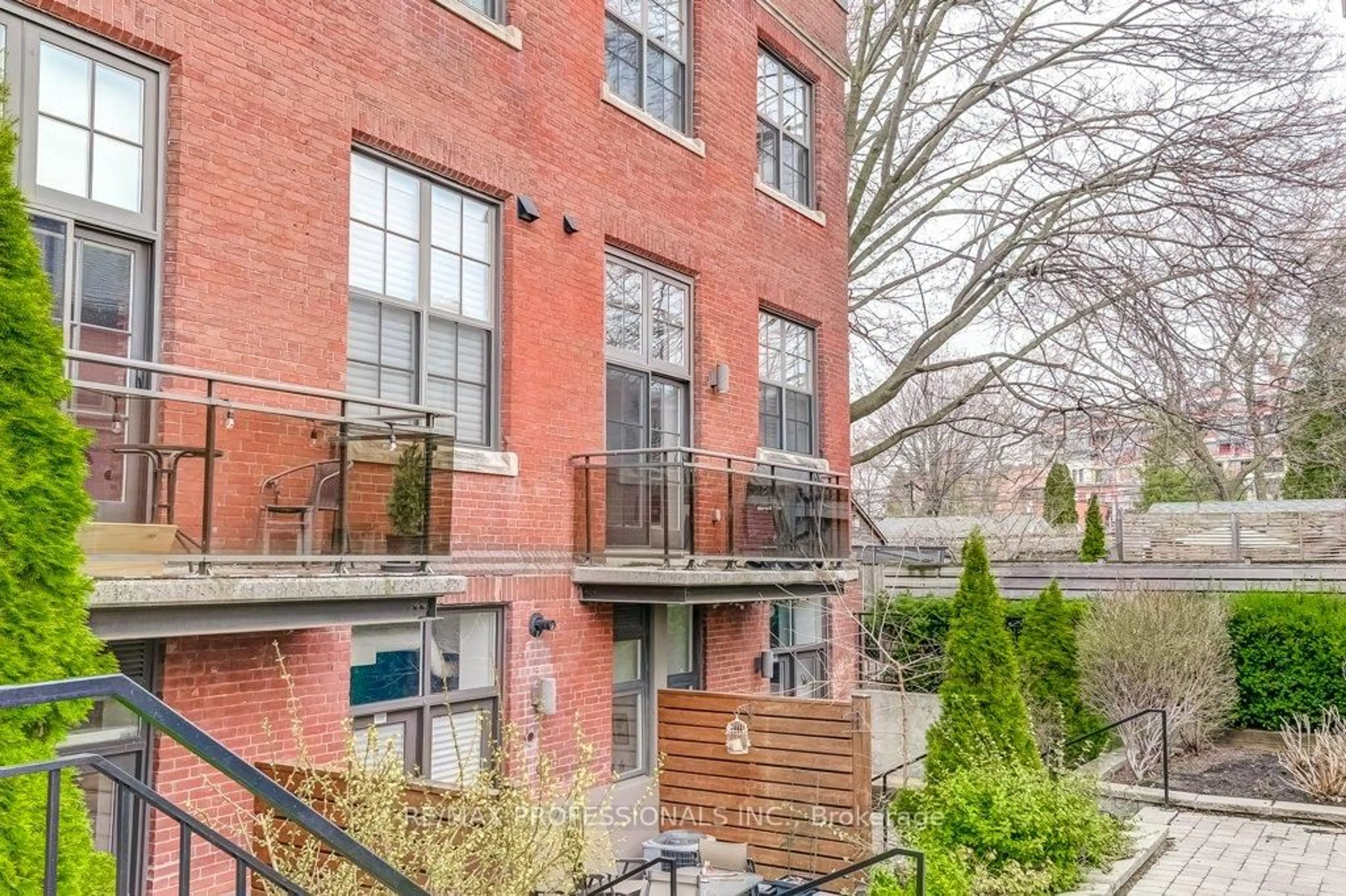 Home with brick exterior material, unknown for 152 Annette St #205, Toronto Ontario M6P 1P4