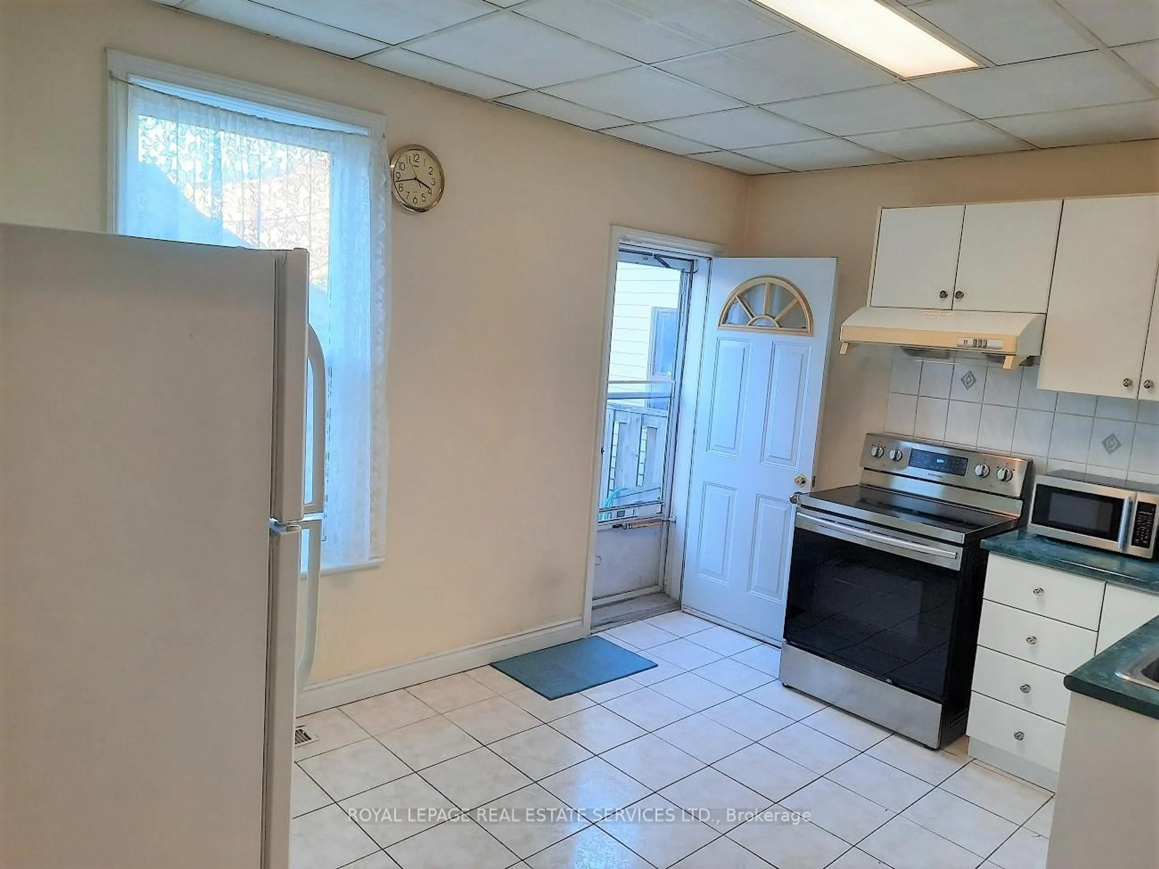 Standard kitchen, unknown for 2372 St Clair Ave, Toronto Ontario M6N 1K8