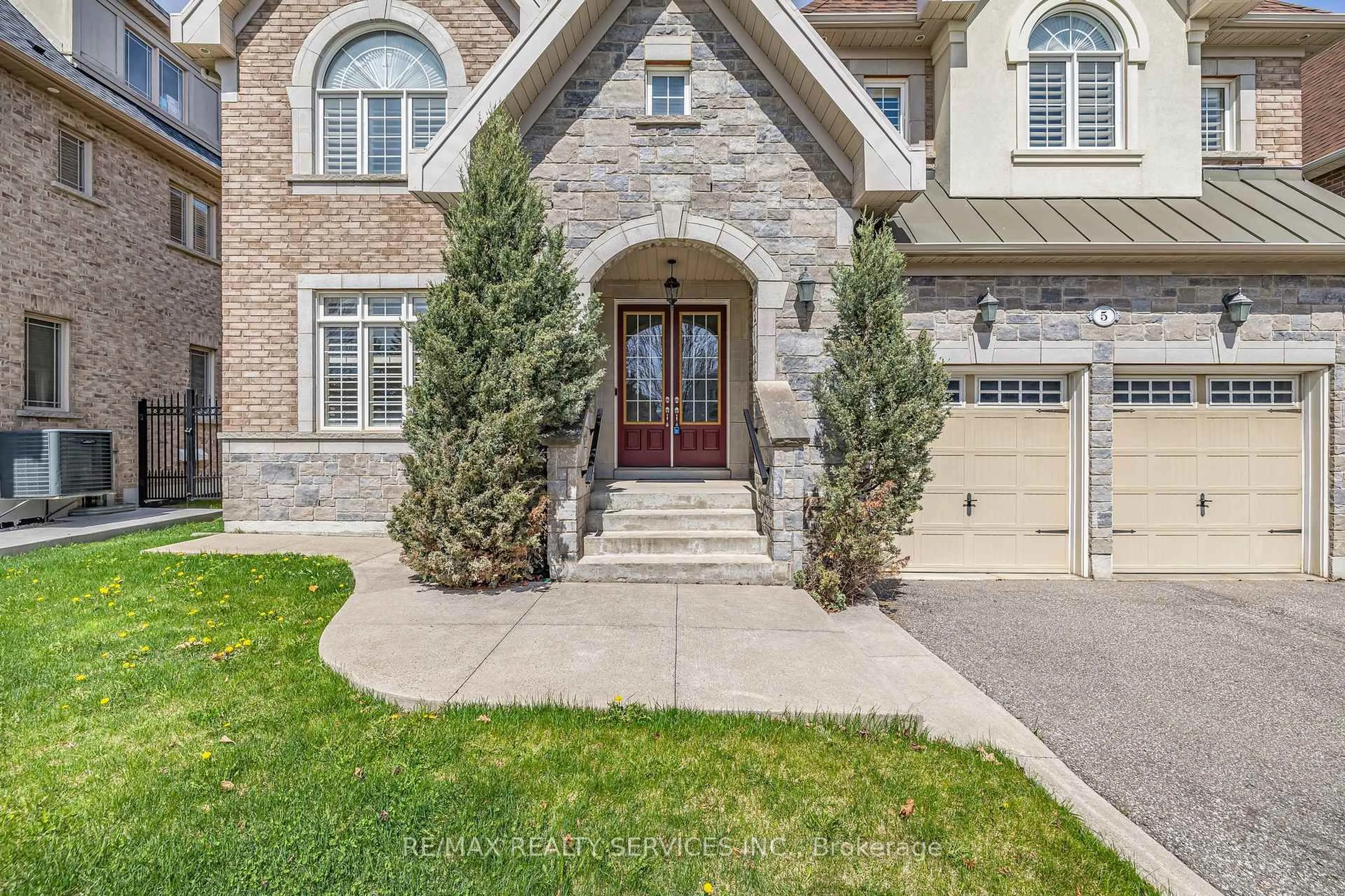 Home with brick exterior material, street for 5 Perth St, Brampton Ontario L6Z 4P3