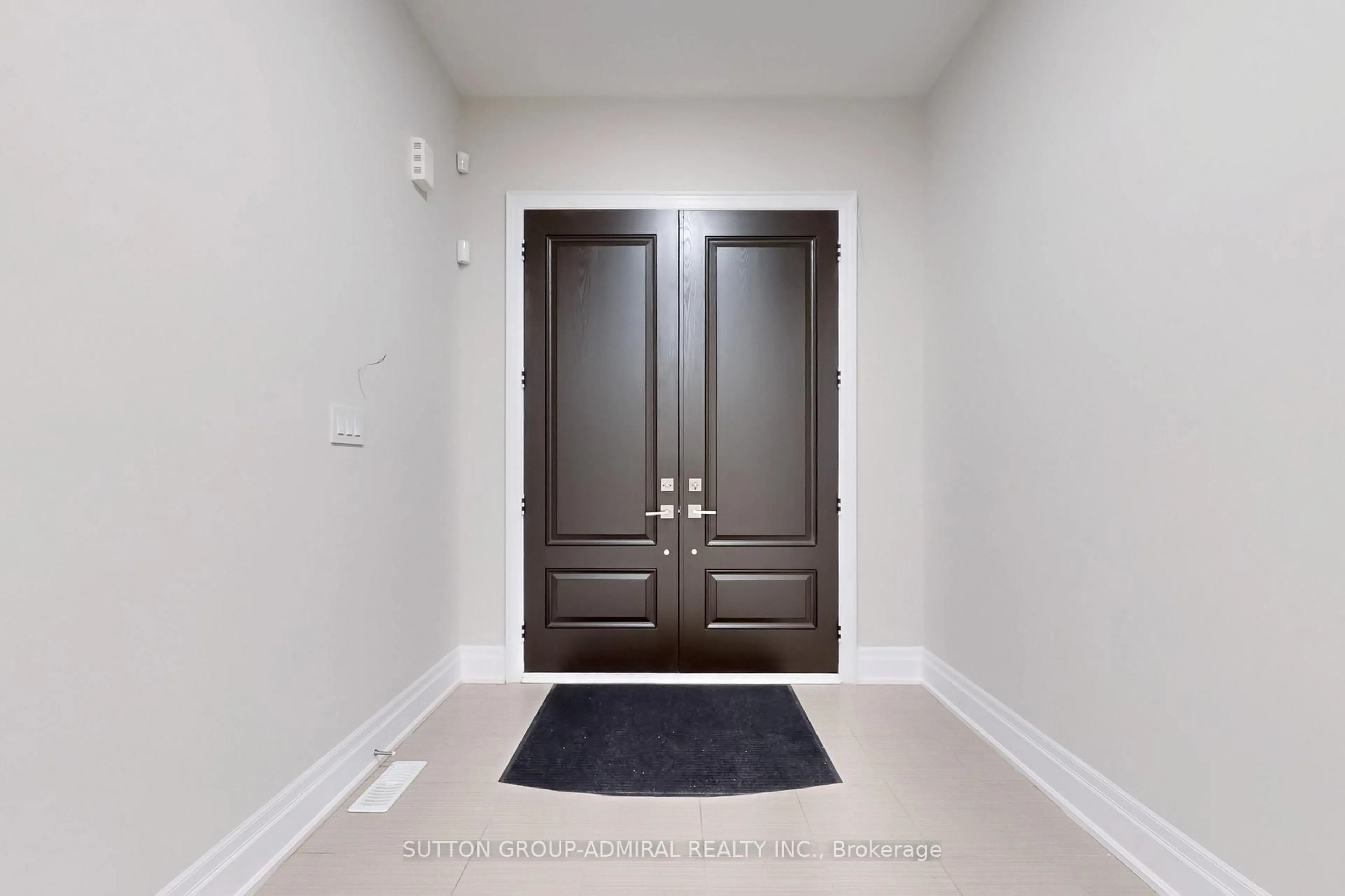 Indoor entryway for 15 Settlers Field Rd, Brampton Ontario L6X 5P2