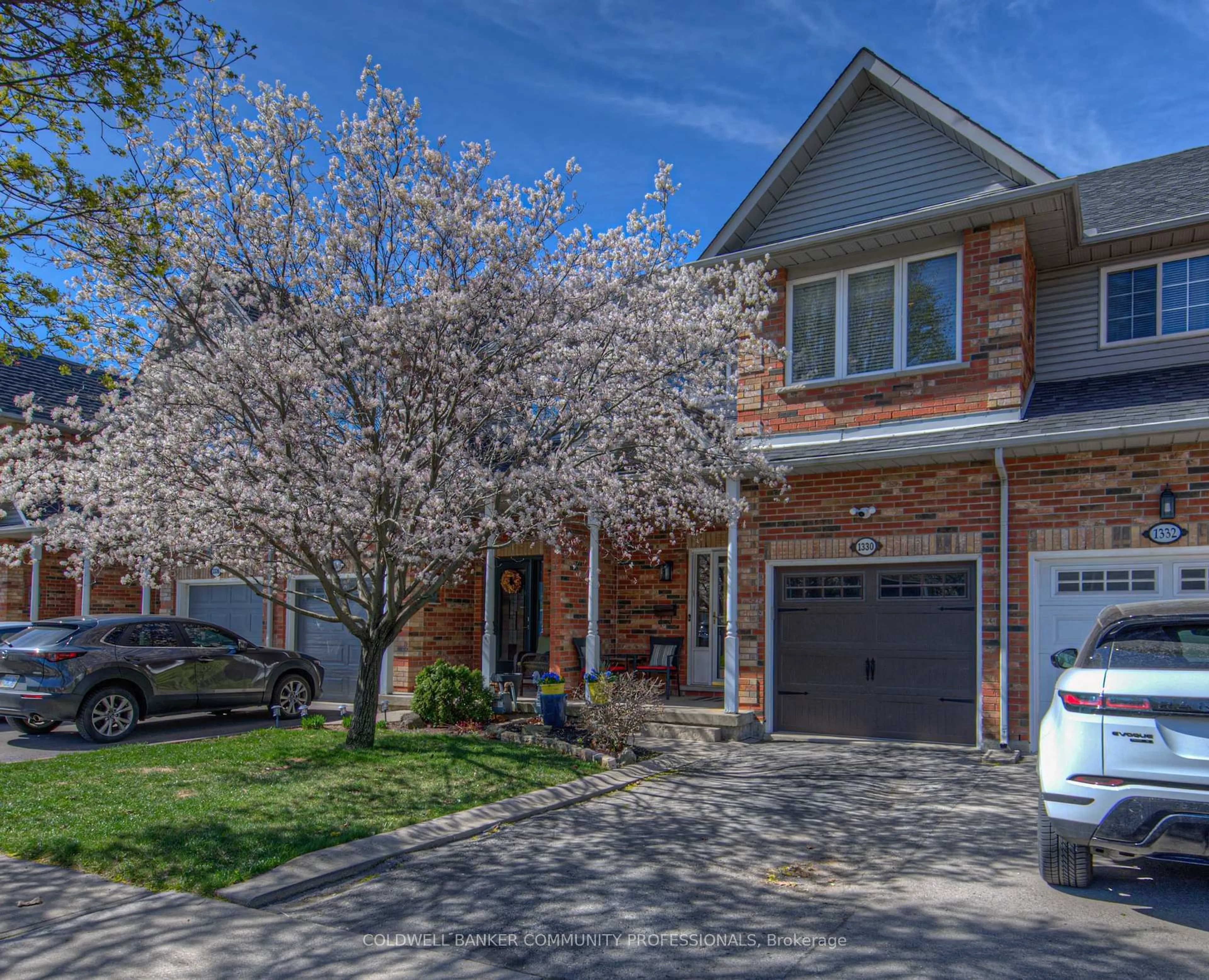Home with brick exterior material, street for 1330 BLANSHARD Dr, Burlington Ontario L7M 4S3