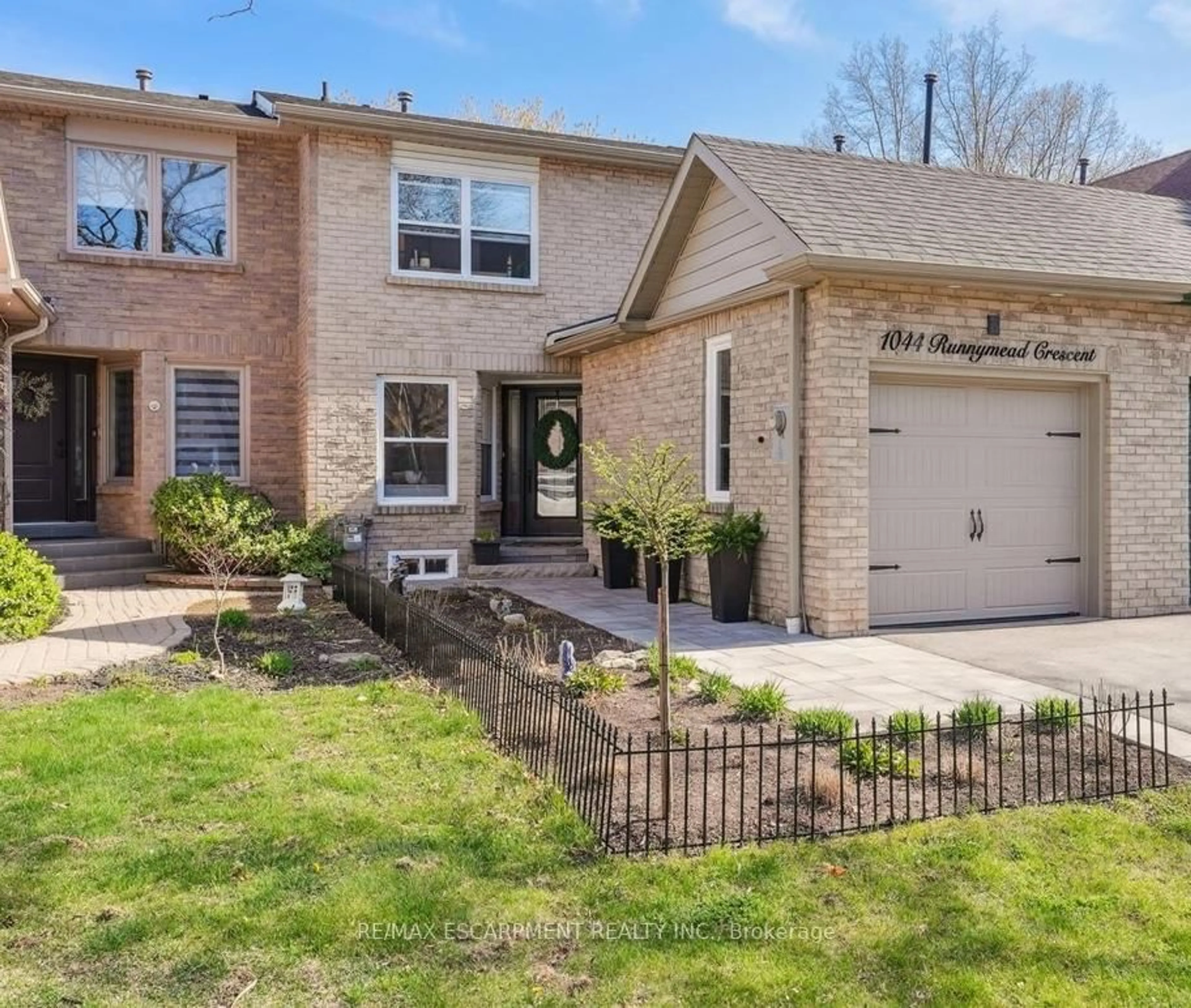 Home with brick exterior material, street for 1044 RUNNYMEAD Cres, Oakville Ontario L6M 1C4