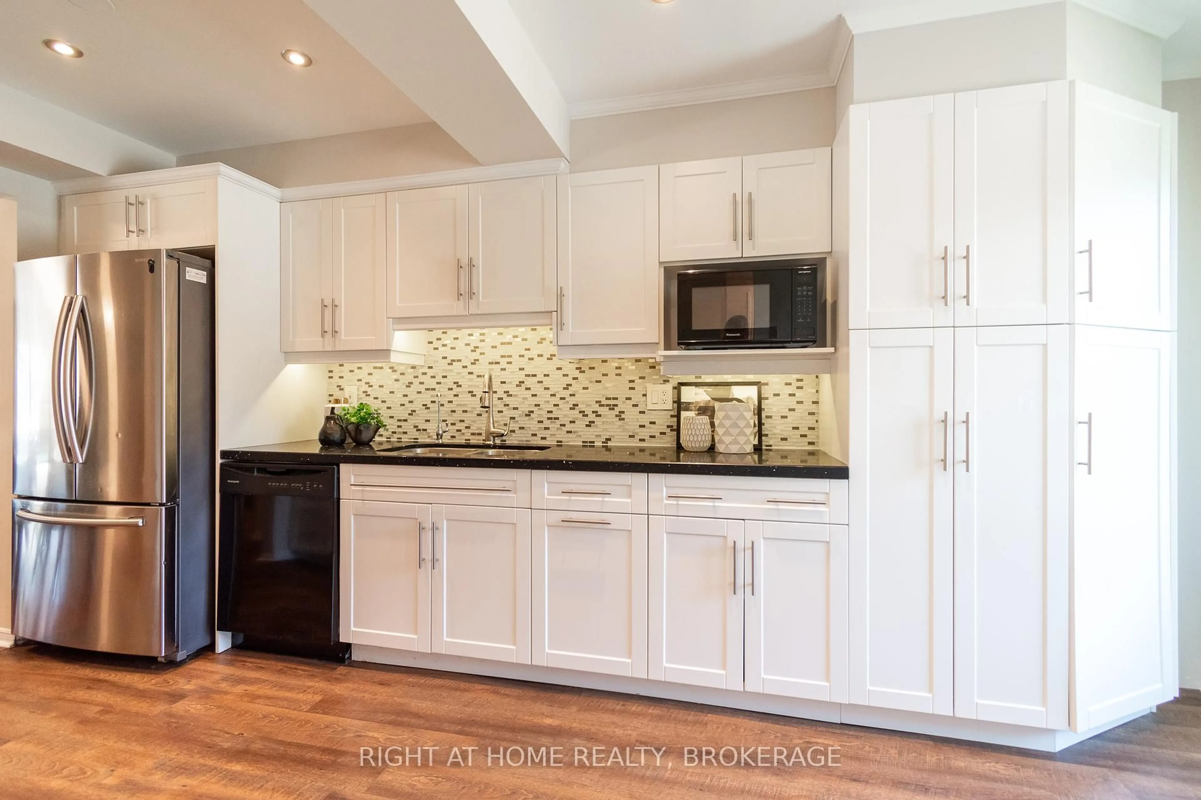 Contemporary kitchen, ceramic/tile floor for 2207 Melissa Cres, Burlington Ontario L7P 4L8