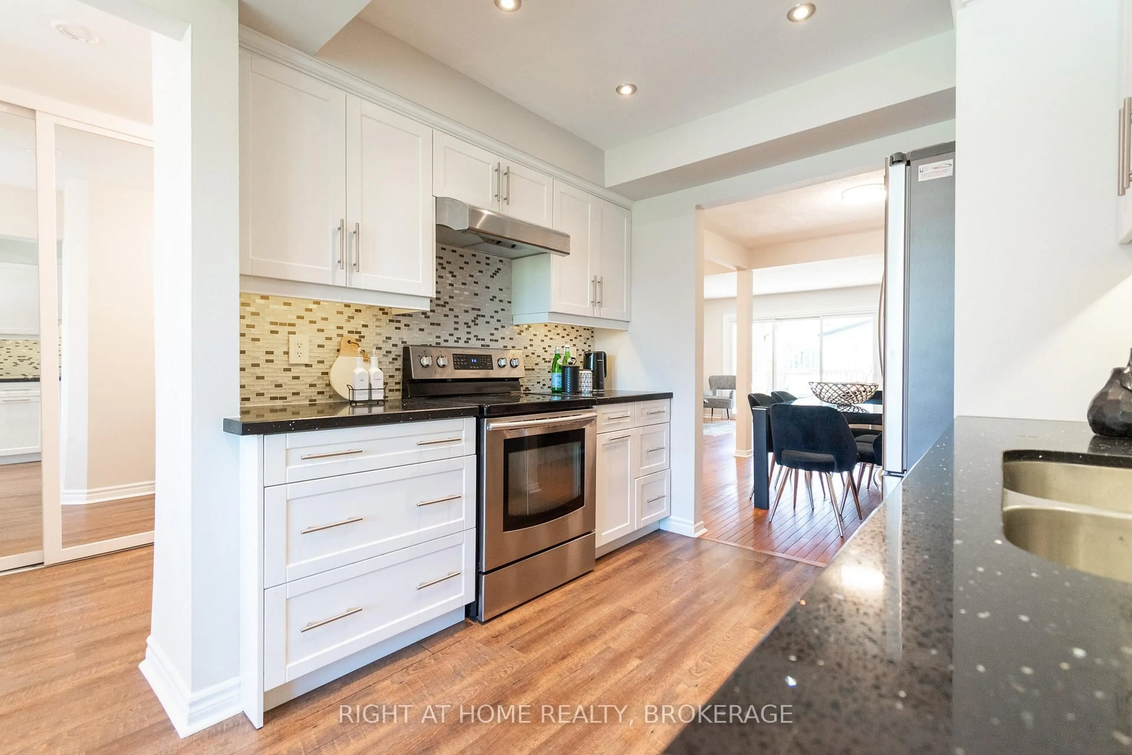 Open concept kitchen, unknown for 2207 Melissa Cres, Burlington Ontario L7P 4L8
