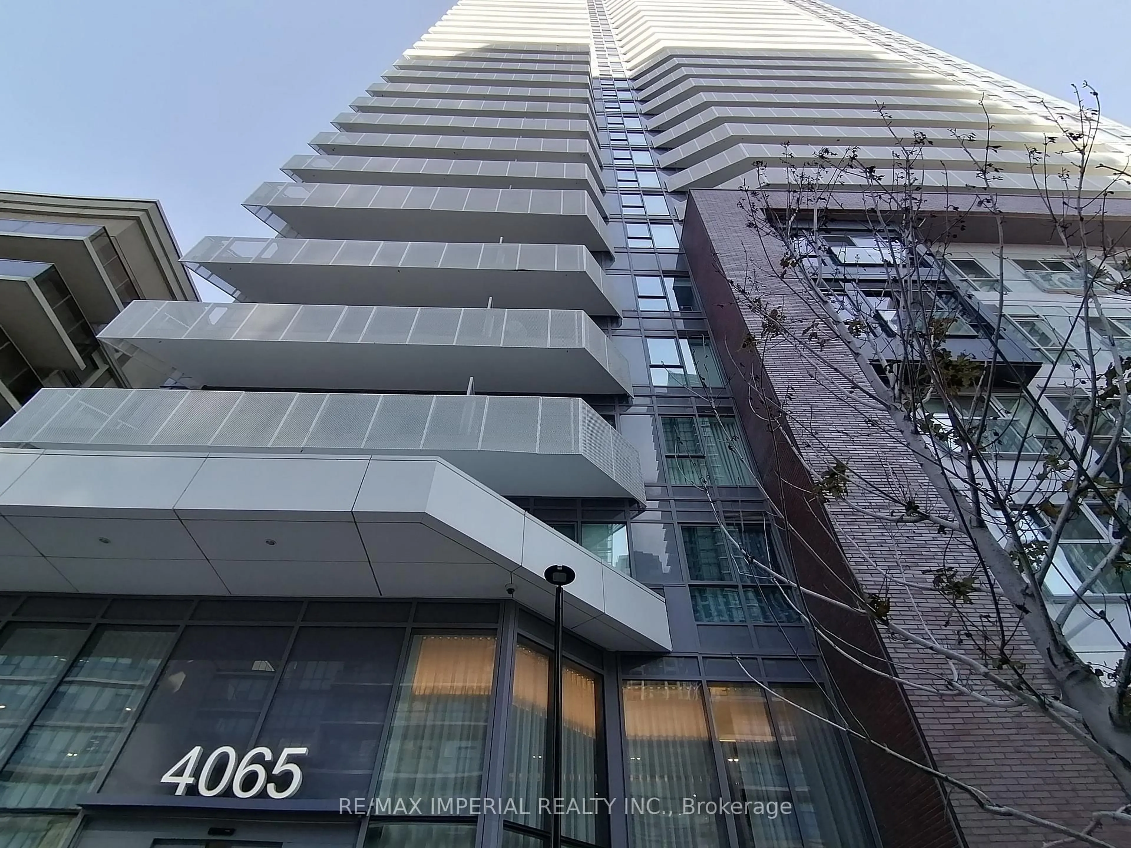 Indoor foyer for 4065 Confederation Pkwy #2012, Mississauga Ontario L5B 0L4