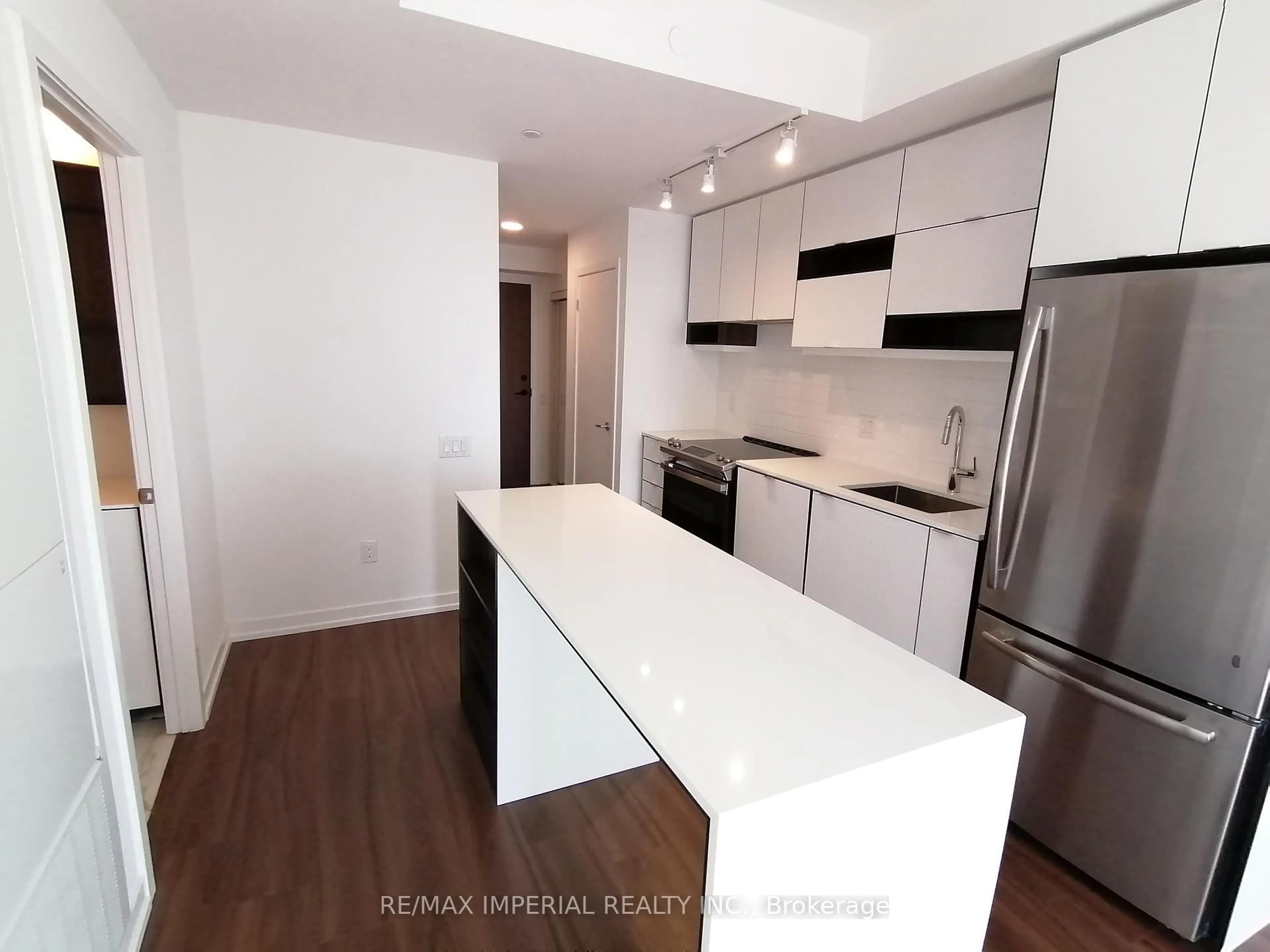 Open concept kitchen, wood/laminate floor for 4065 Confederation Pkwy #2012, Mississauga Ontario L5B 0L4