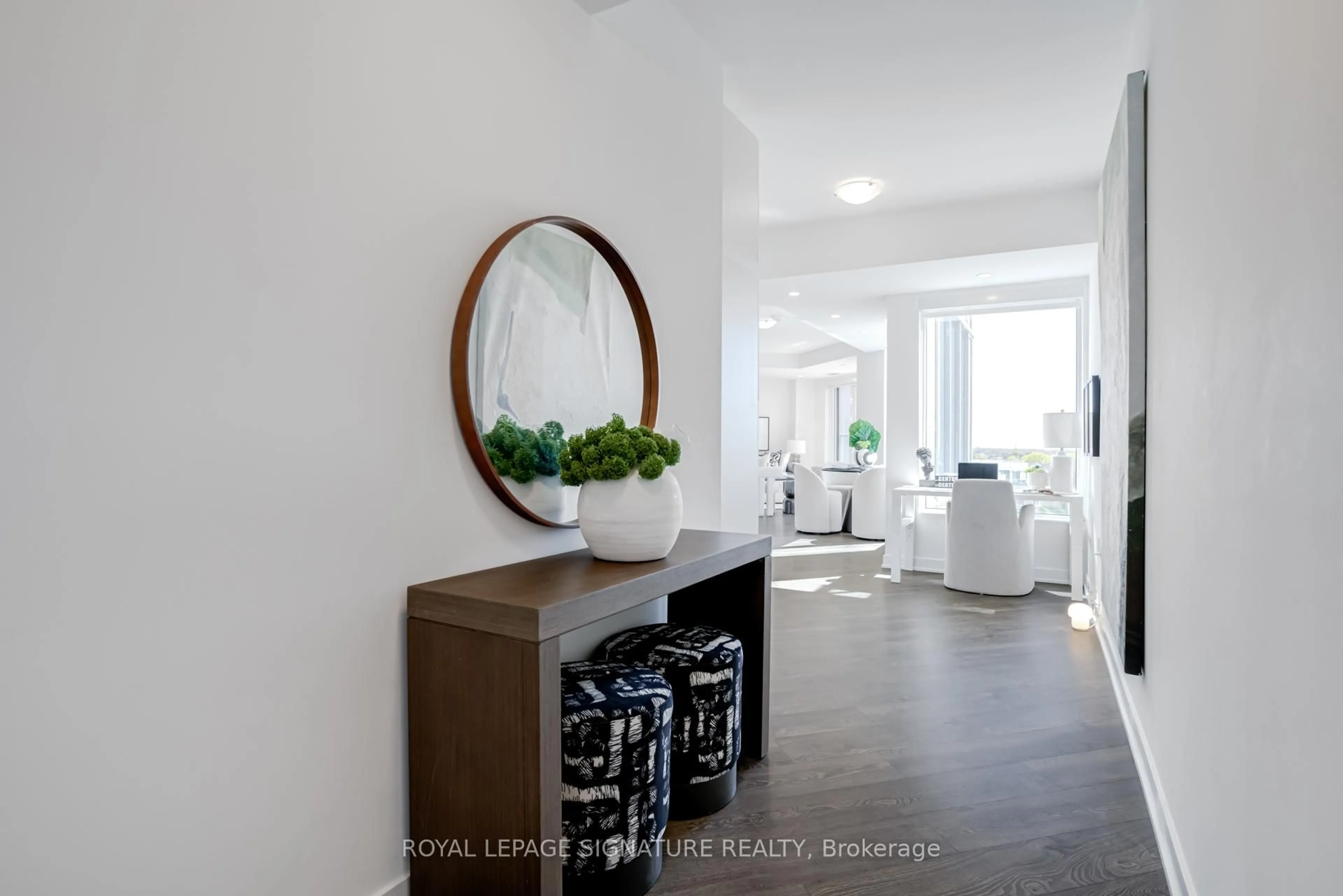 Indoor entryway for 4655 Metcalfe Ave #405, Mississauga Ontario L5M 0Z7