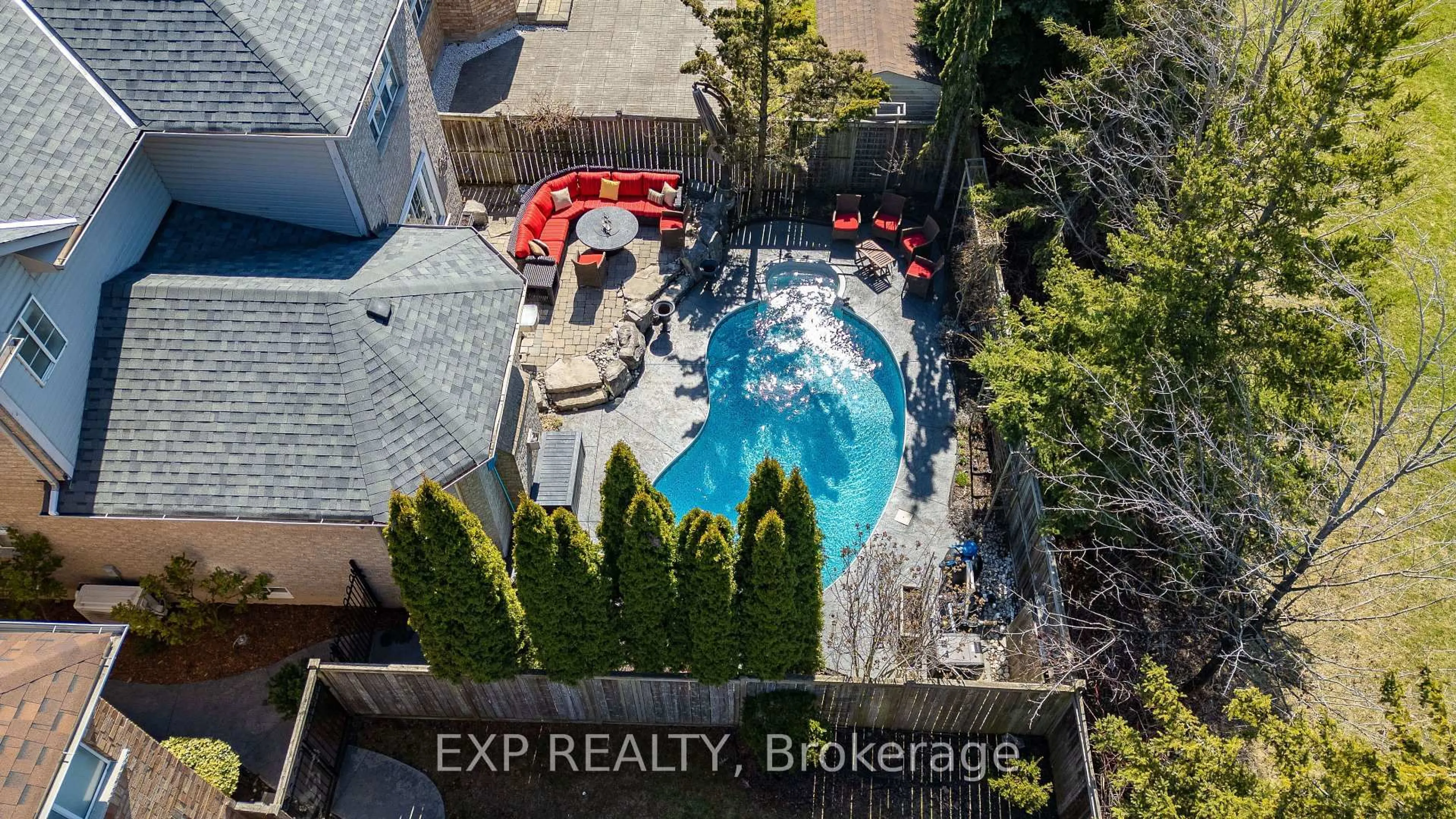 A pic from outside/outdoor area/front of a property/back of a property/a pic from drone, city buildings view from balcony for 2409 WEST HAM Rd, Oakville Ontario L6M 4P2