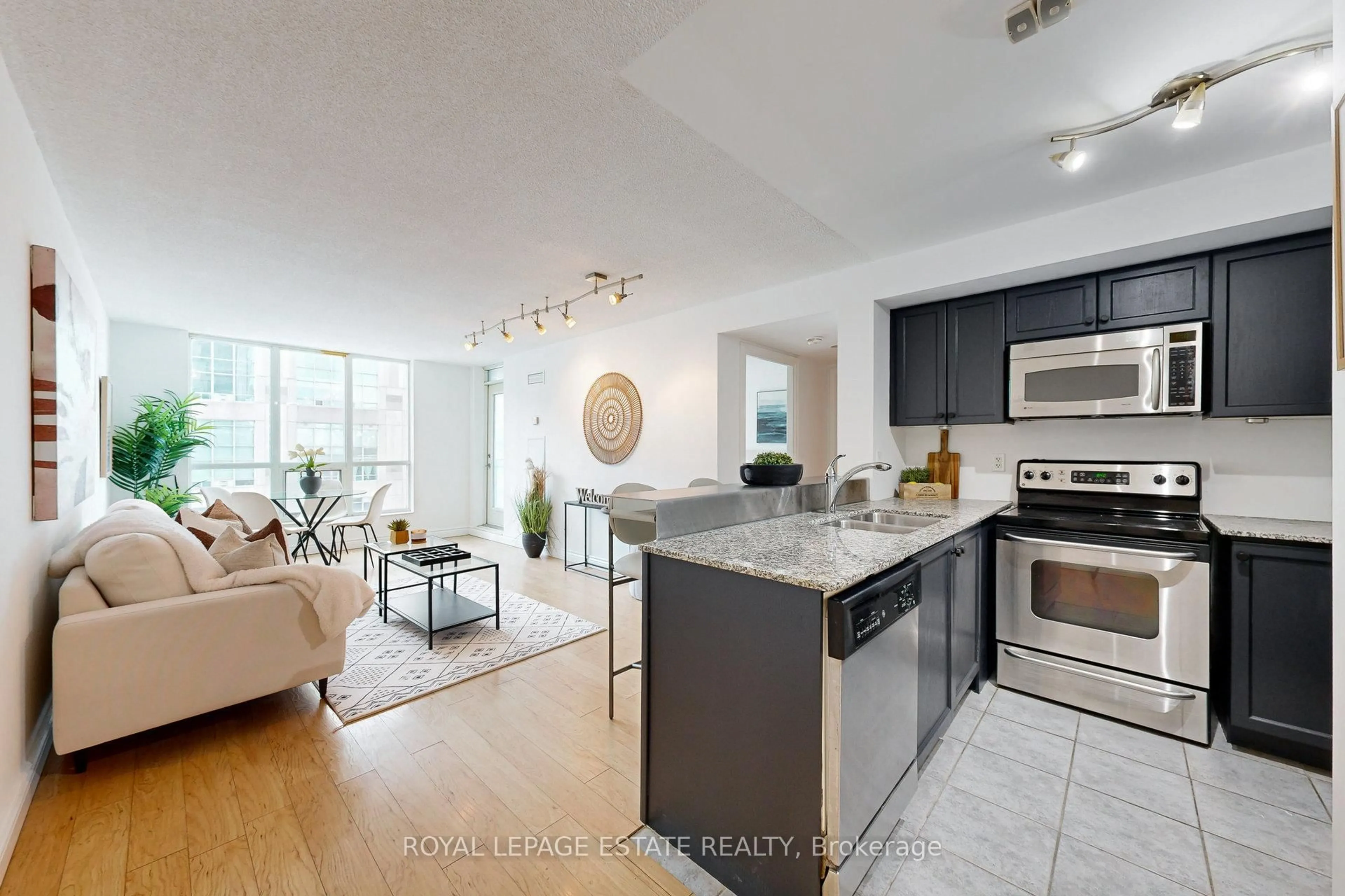 Open concept kitchen, unknown for 185 Legion Rd #516, Toronto Ontario M8Y 0A1