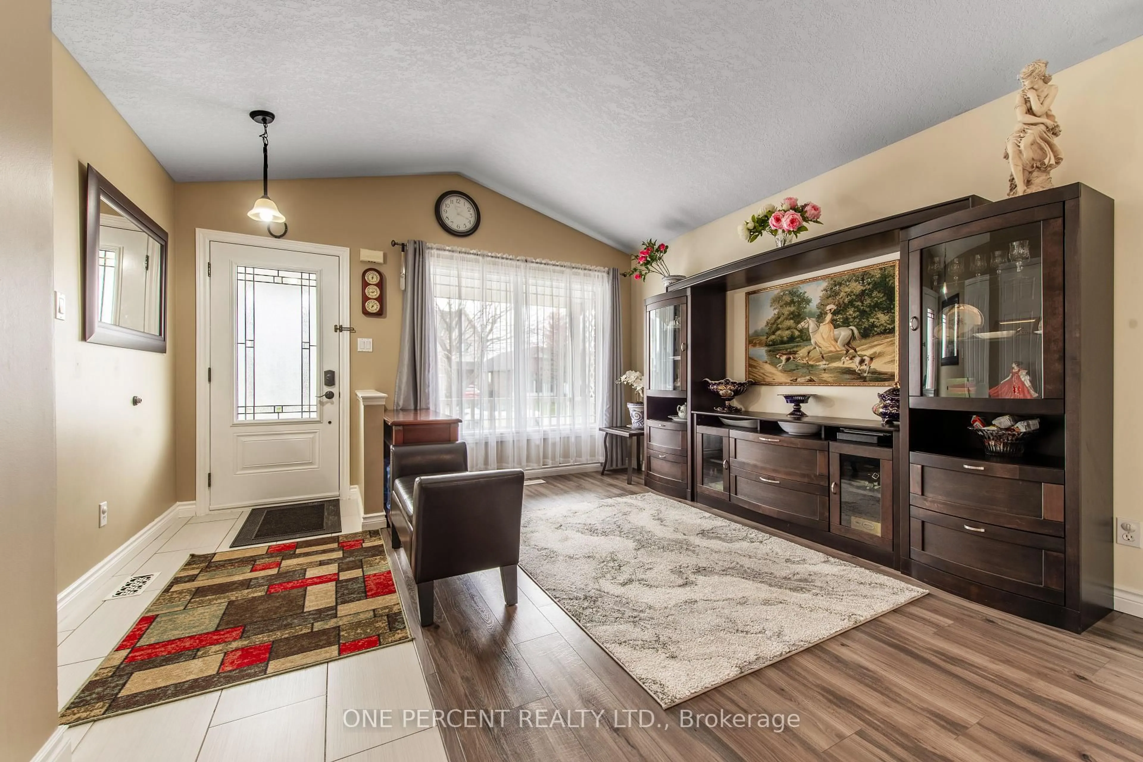 Indoor entryway for 89 Glengarry Rd, Orangeville Ontario L9W 5E2
