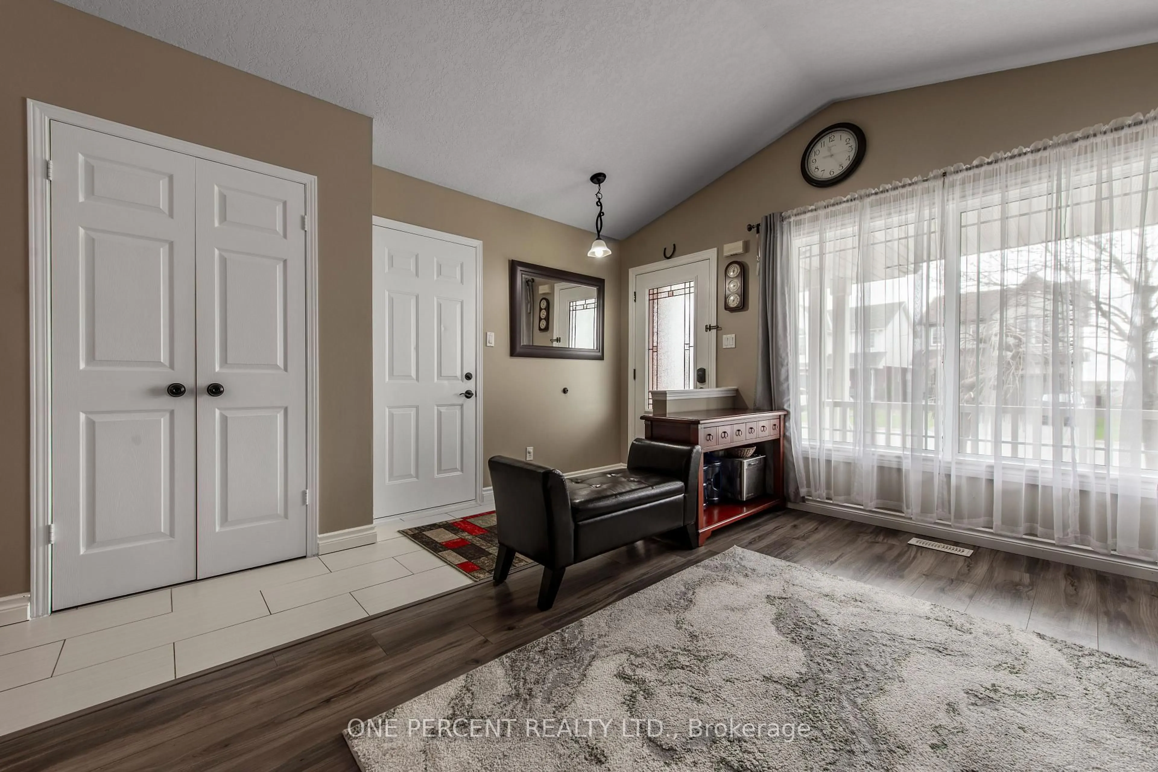 Indoor entryway for 89 Glengarry Rd, Orangeville Ontario L9W 5E2