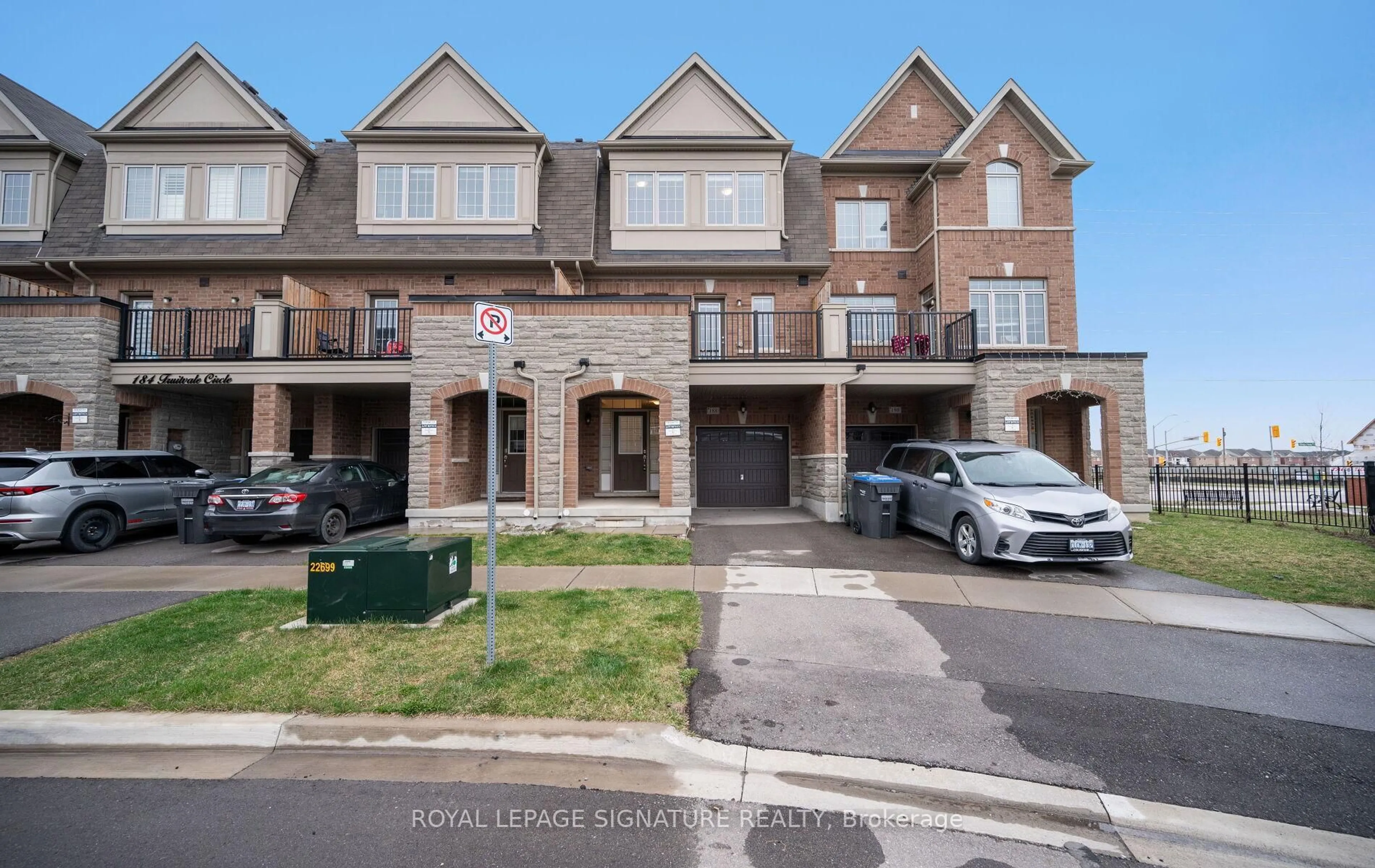 A pic from outside/outdoor area/front of a property/back of a property/a pic from drone, street for 188 Fruitvale Circ, Brampton Ontario L7A 5C4