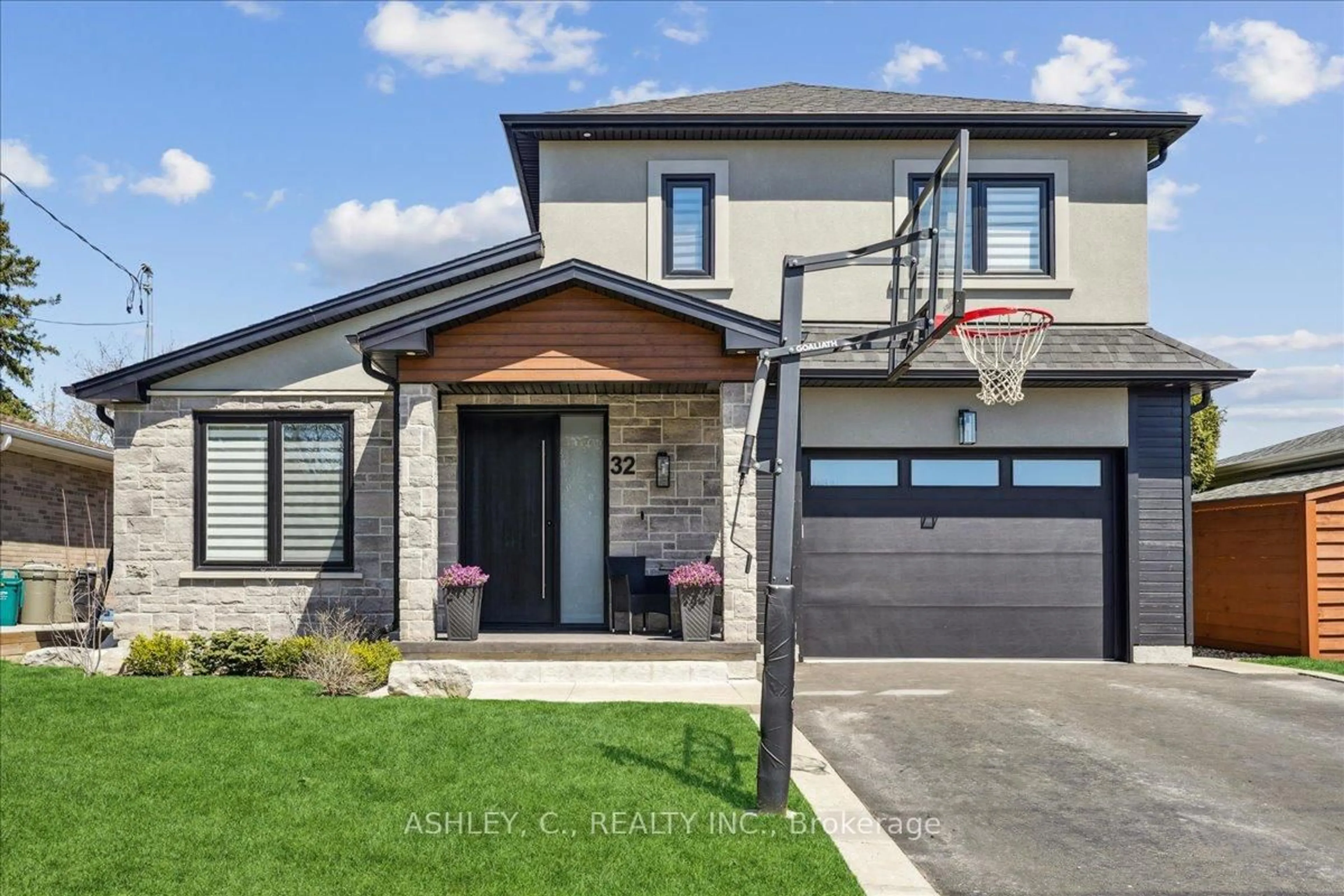 Home with brick exterior material, street for 32 Greystone Cres, Halton Hills Ontario L7G 1G9