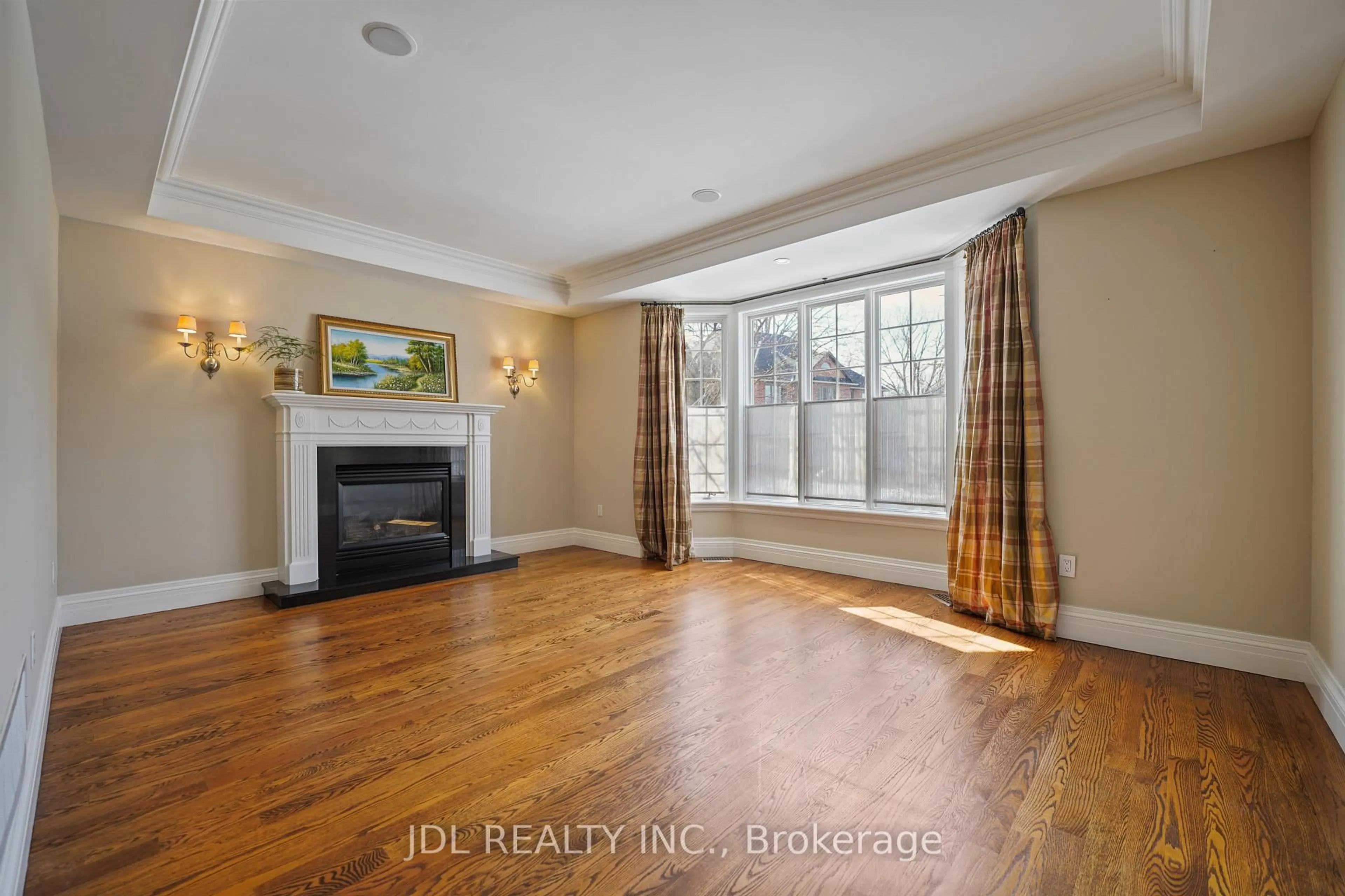 A pic of a room for 1283 Lindburgh Crt, Mississauga Ontario L5H 4J2