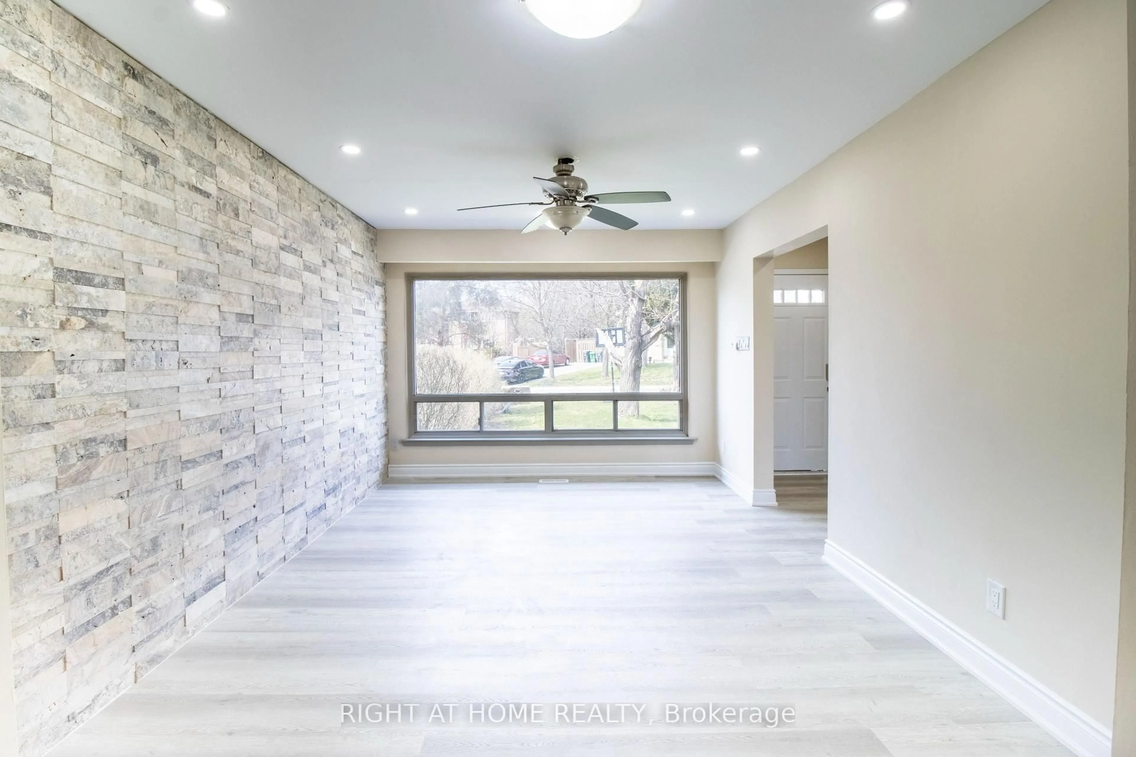 Indoor entryway for 36 Flamingo Cres, Brampton Ontario L6T 2G5