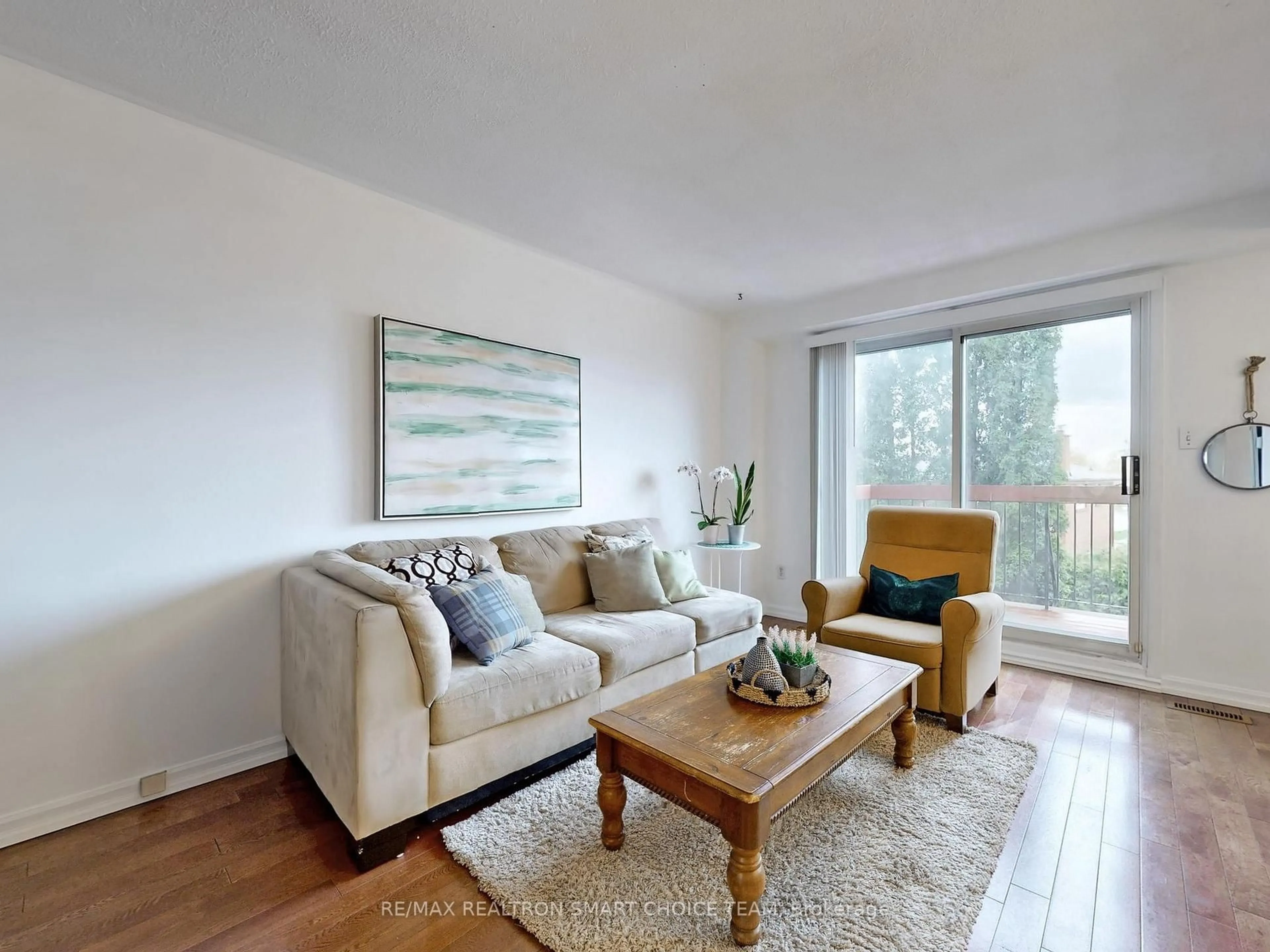 Living room with furniture, wood/laminate floor for 34 San Marino Way, Toronto Ontario M3N 2Y3