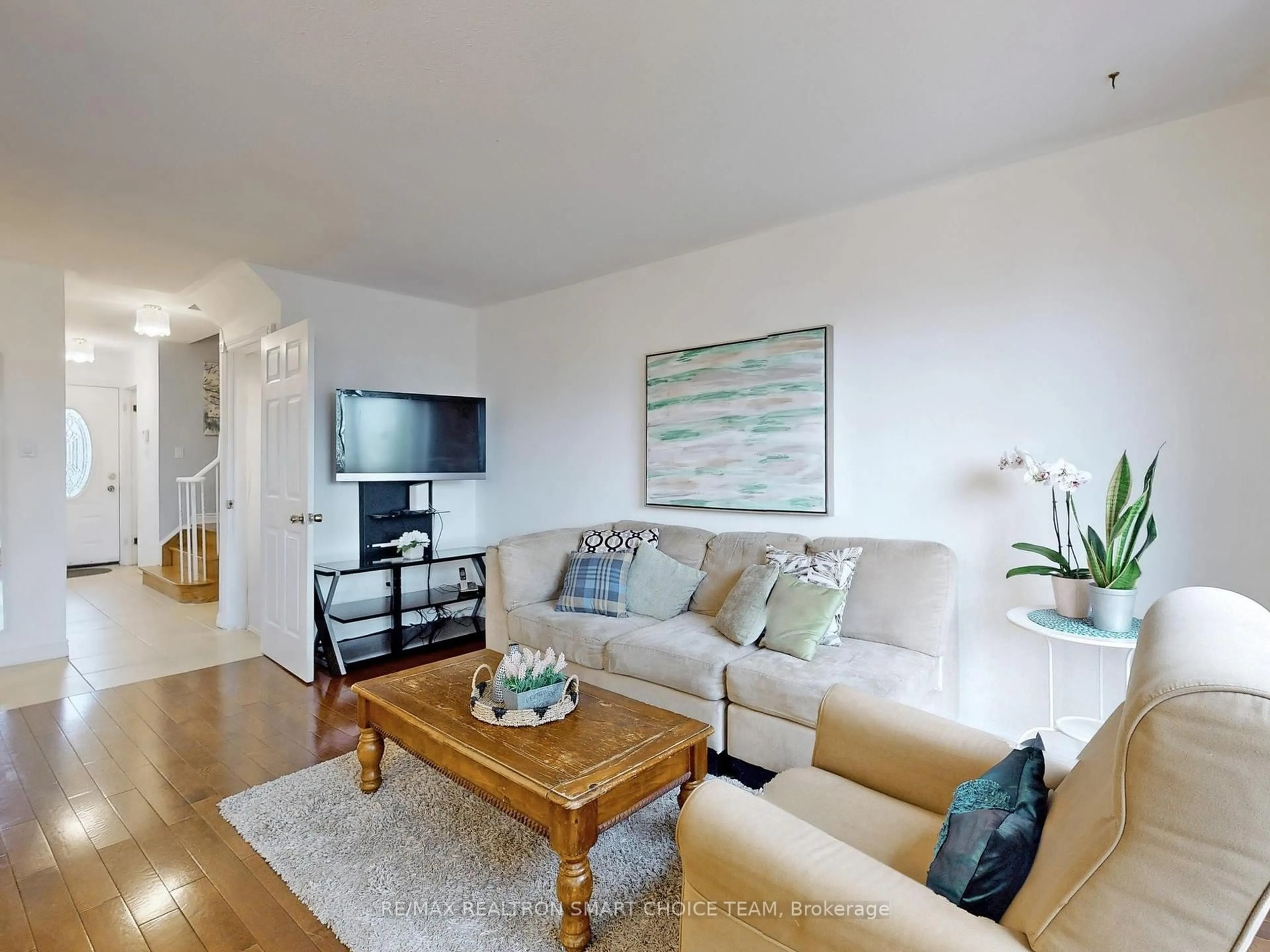 Living room with furniture, wood/laminate floor for 34 San Marino Way, Toronto Ontario M3N 2Y3