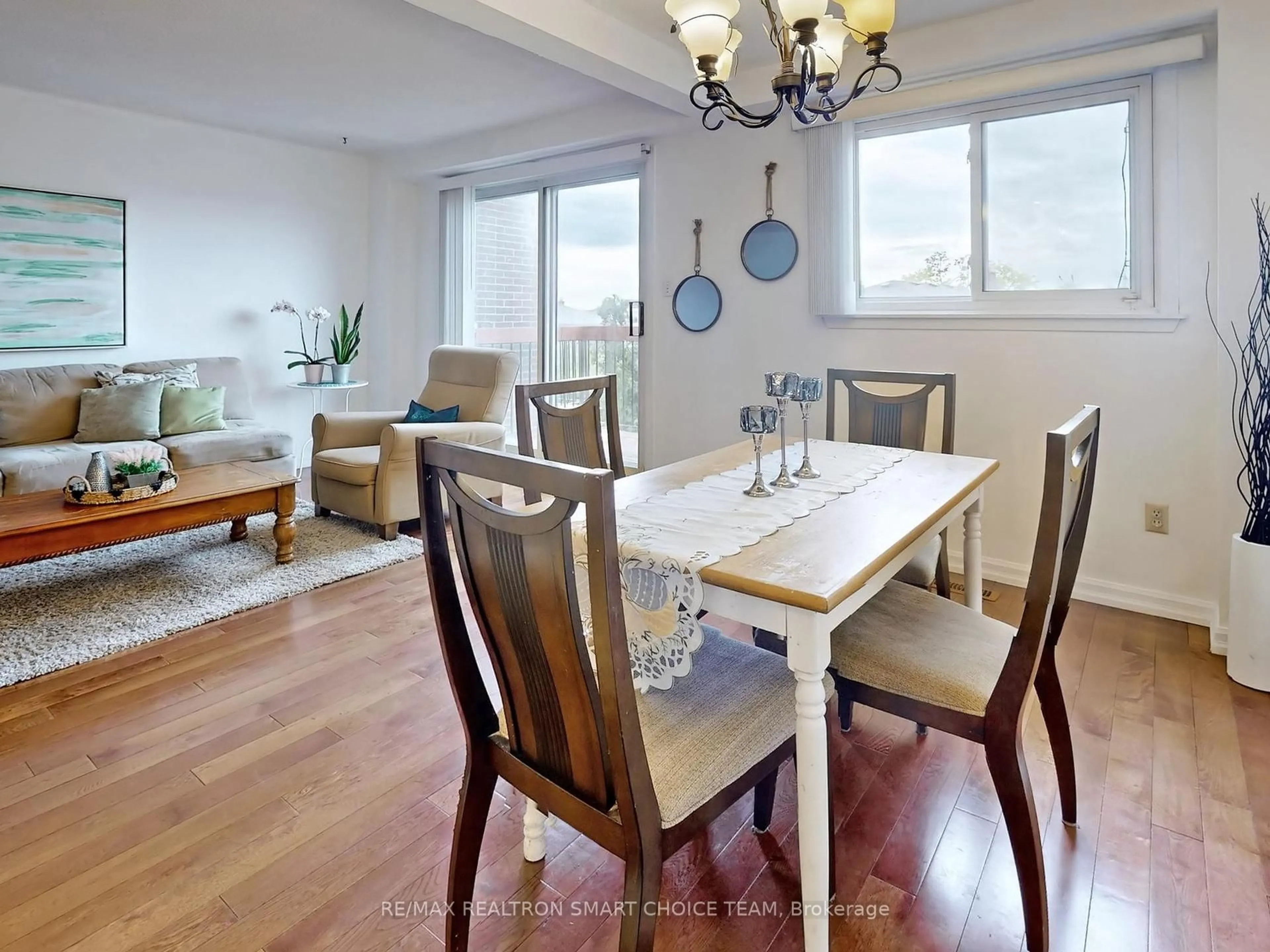 Dining room, wood/laminate floor for 34 San Marino Way, Toronto Ontario M3N 2Y3