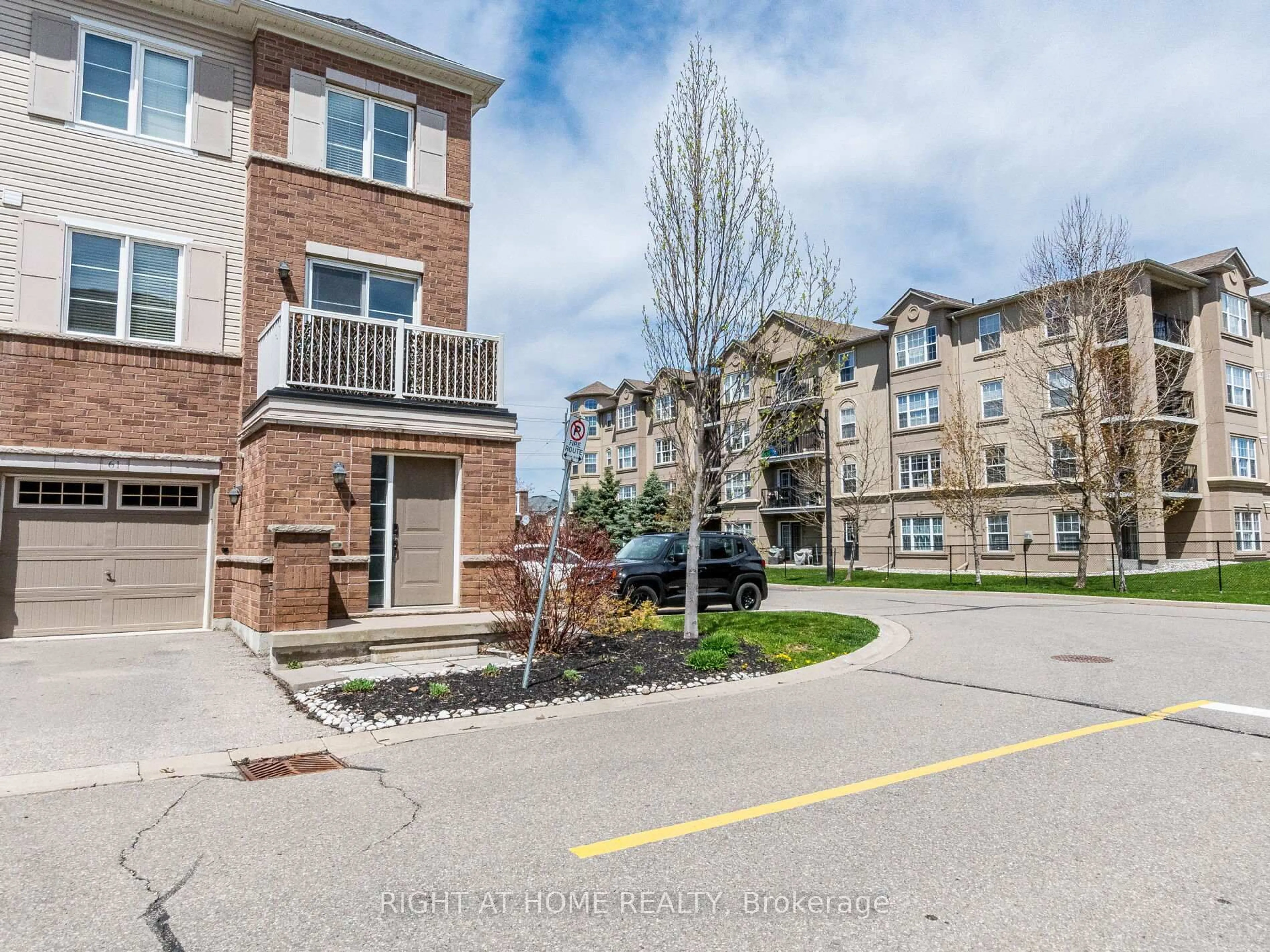 A pic from outside/outdoor area/front of a property/back of a property/a pic from drone, street for 165 Hampshire Way #61, Milton Ontario L9T 8M7