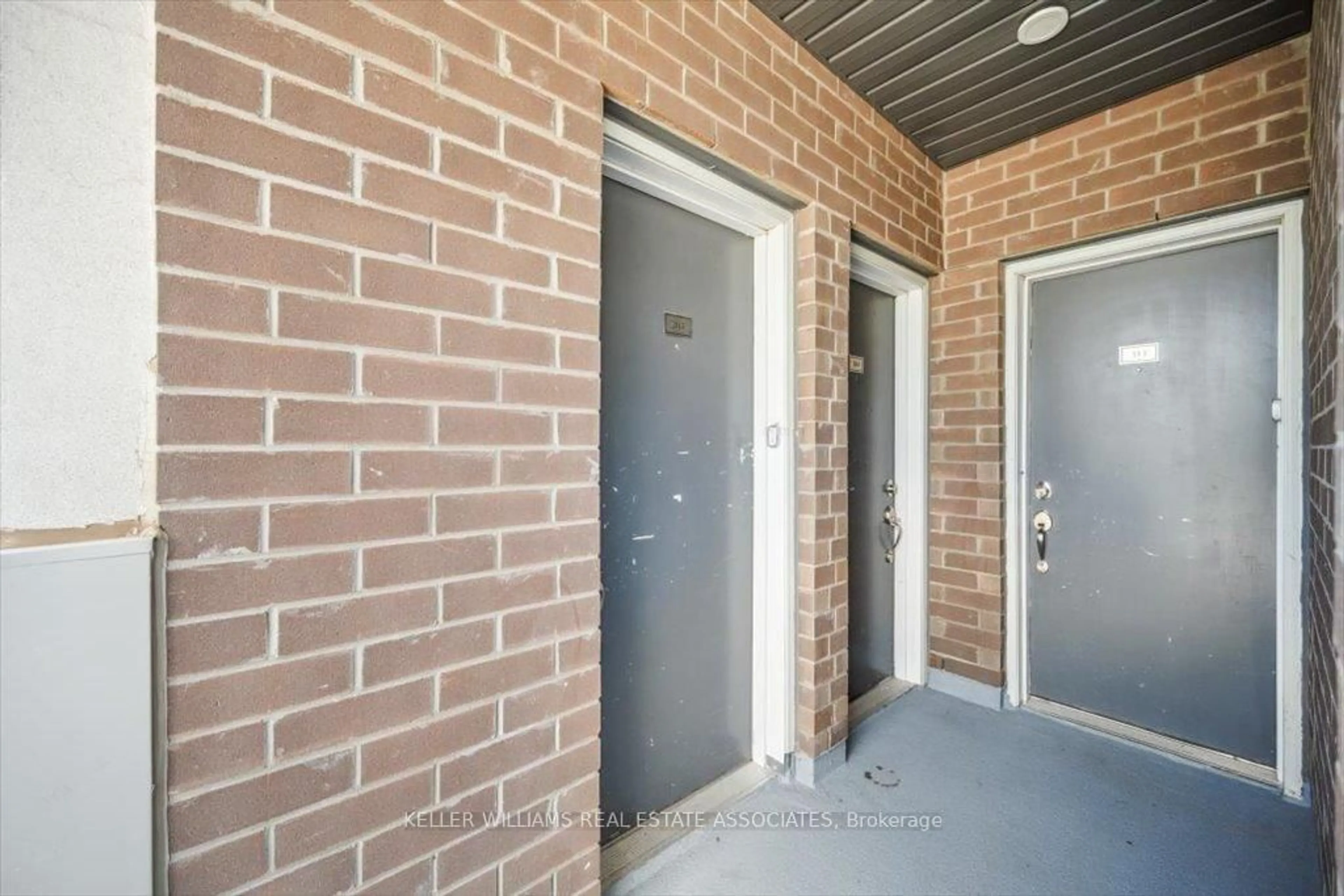 Indoor entryway for 3058 Sixth Line #204, Oakville Ontario L6M 1P8