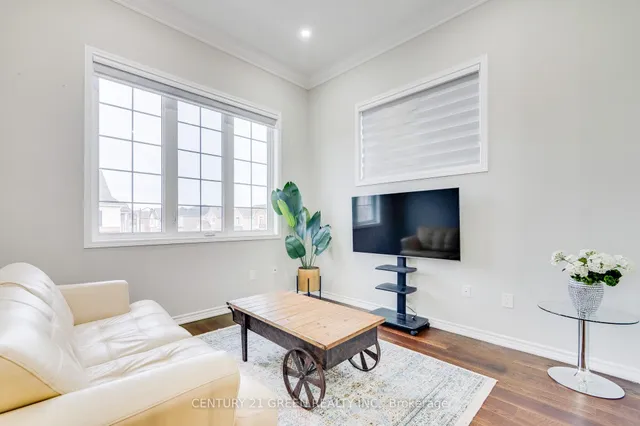 Additional property image - 1436 Connaught Terr