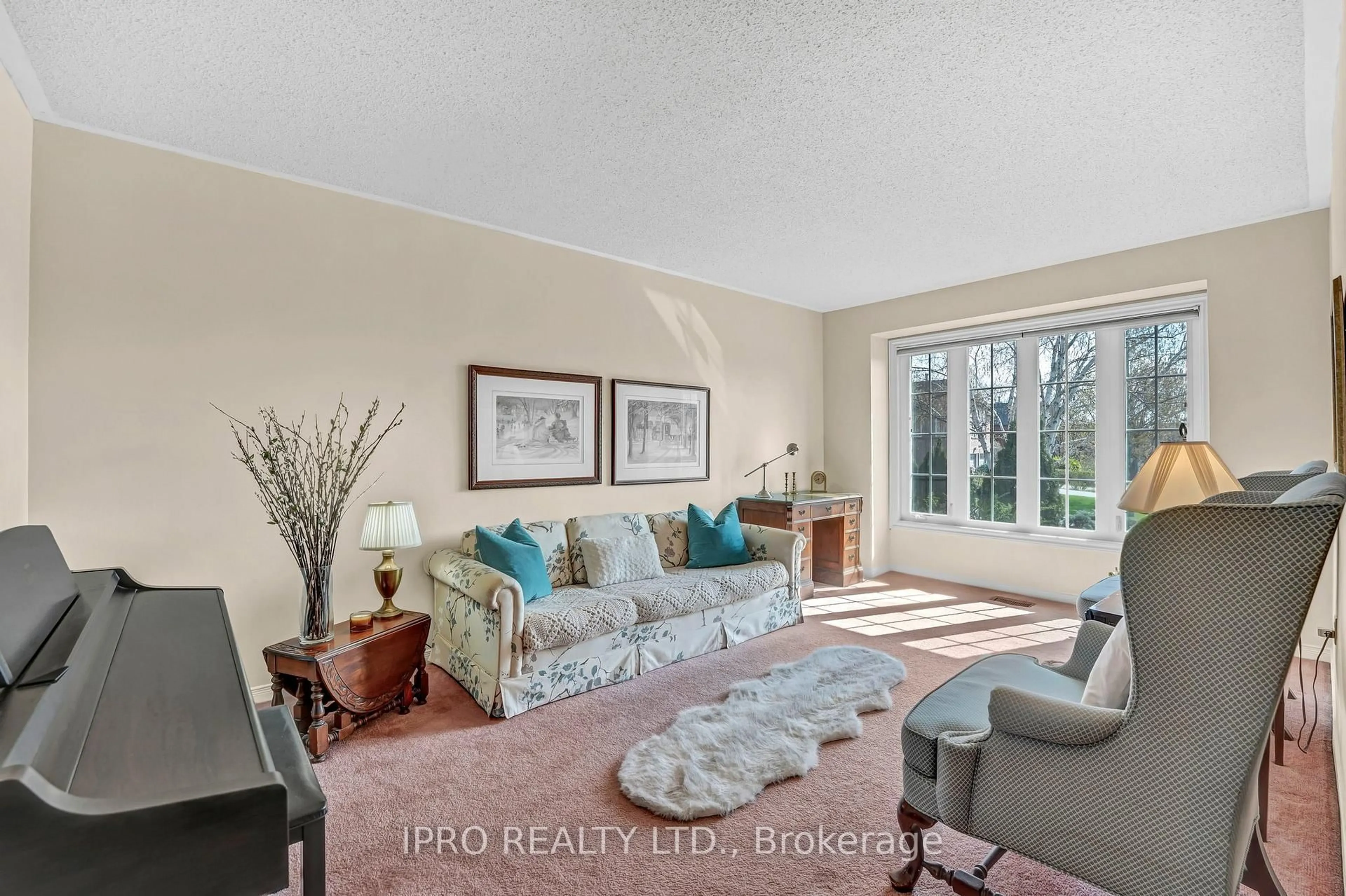 Living room with furniture, unknown for 7179 Windrush Crt, Mississauga Ontario L5N 6K1