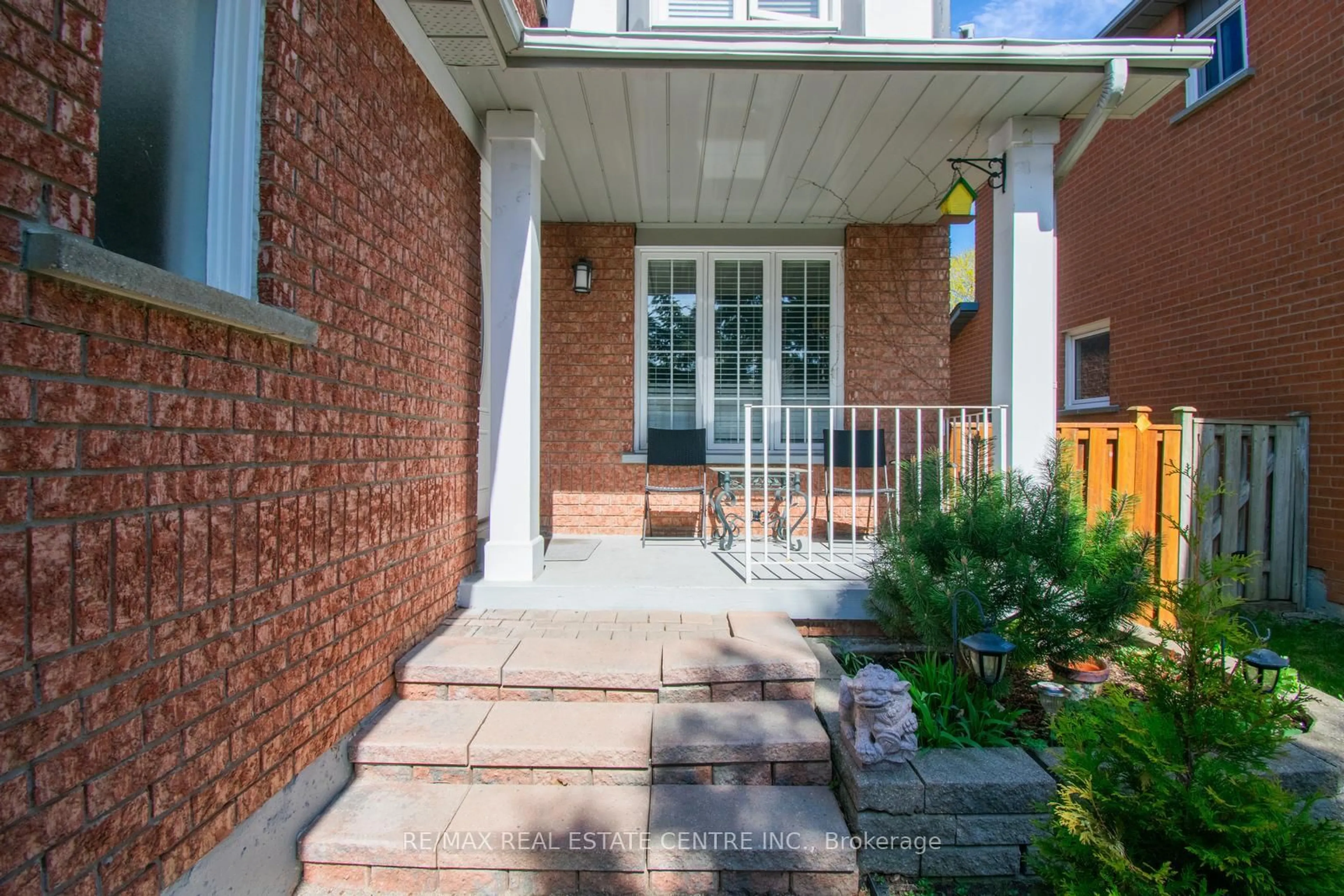 Home with brick exterior material, street for 2840 Tradewind Dr, Mississauga Ontario L5N 6L1