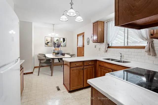 Additional property image - 994 Streamway Cres