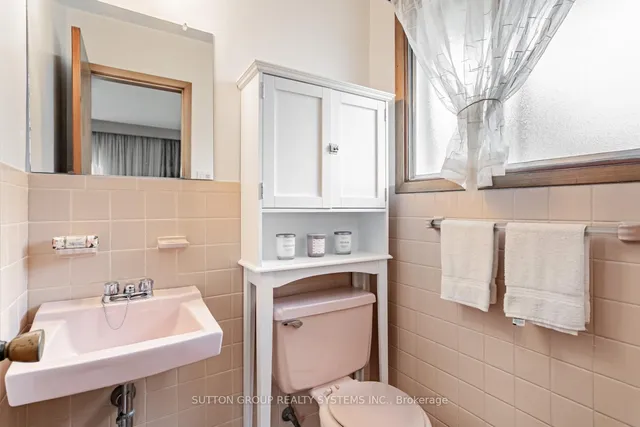 Additional property image - 994 Streamway Cres