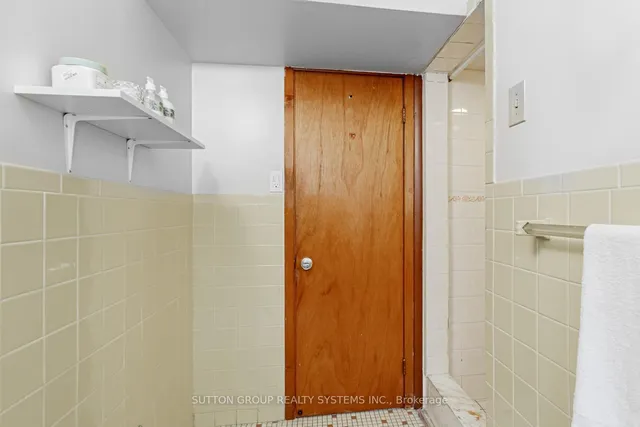 Additional property image - 994 Streamway Cres