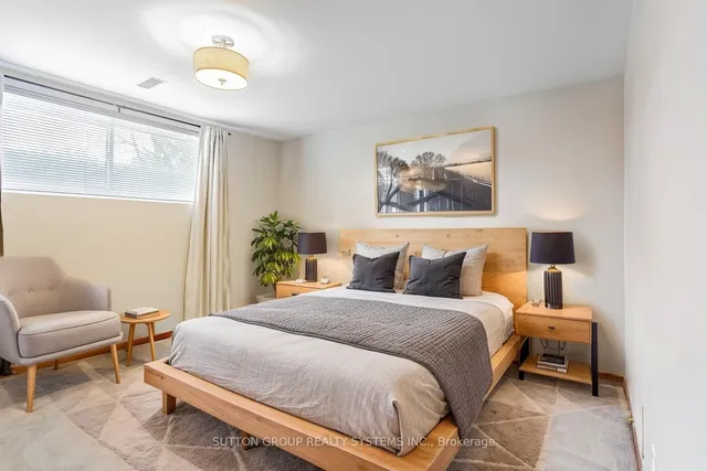 Additional property image - 994 Streamway Cres