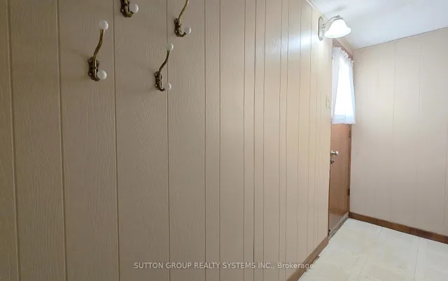 Additional property image - 994 Streamway Cres