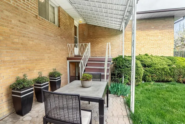 Additional property image - 994 Streamway Cres