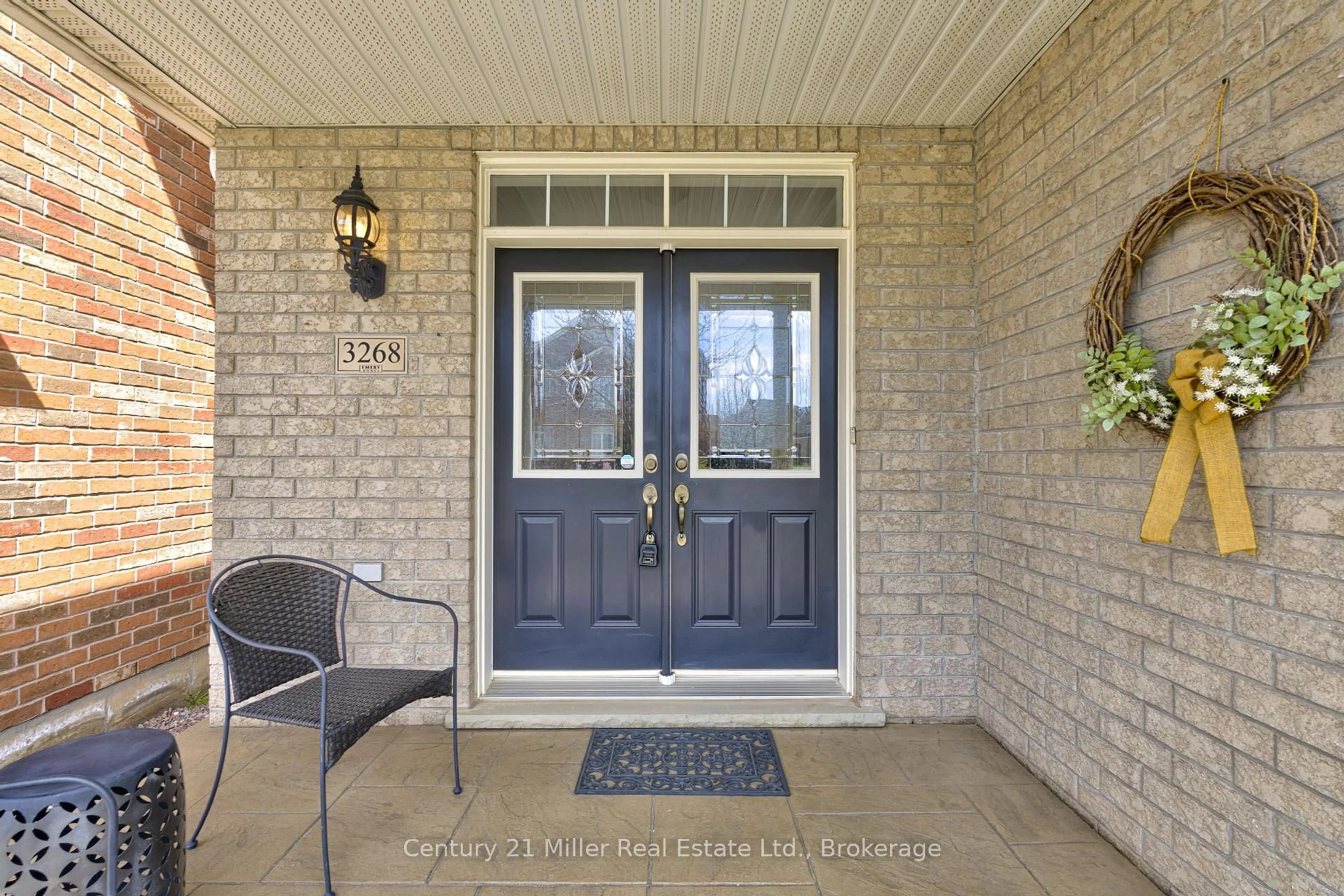 Indoor entryway for 3268 Sealey Cres, Burlington Ontario L7M 0J6
