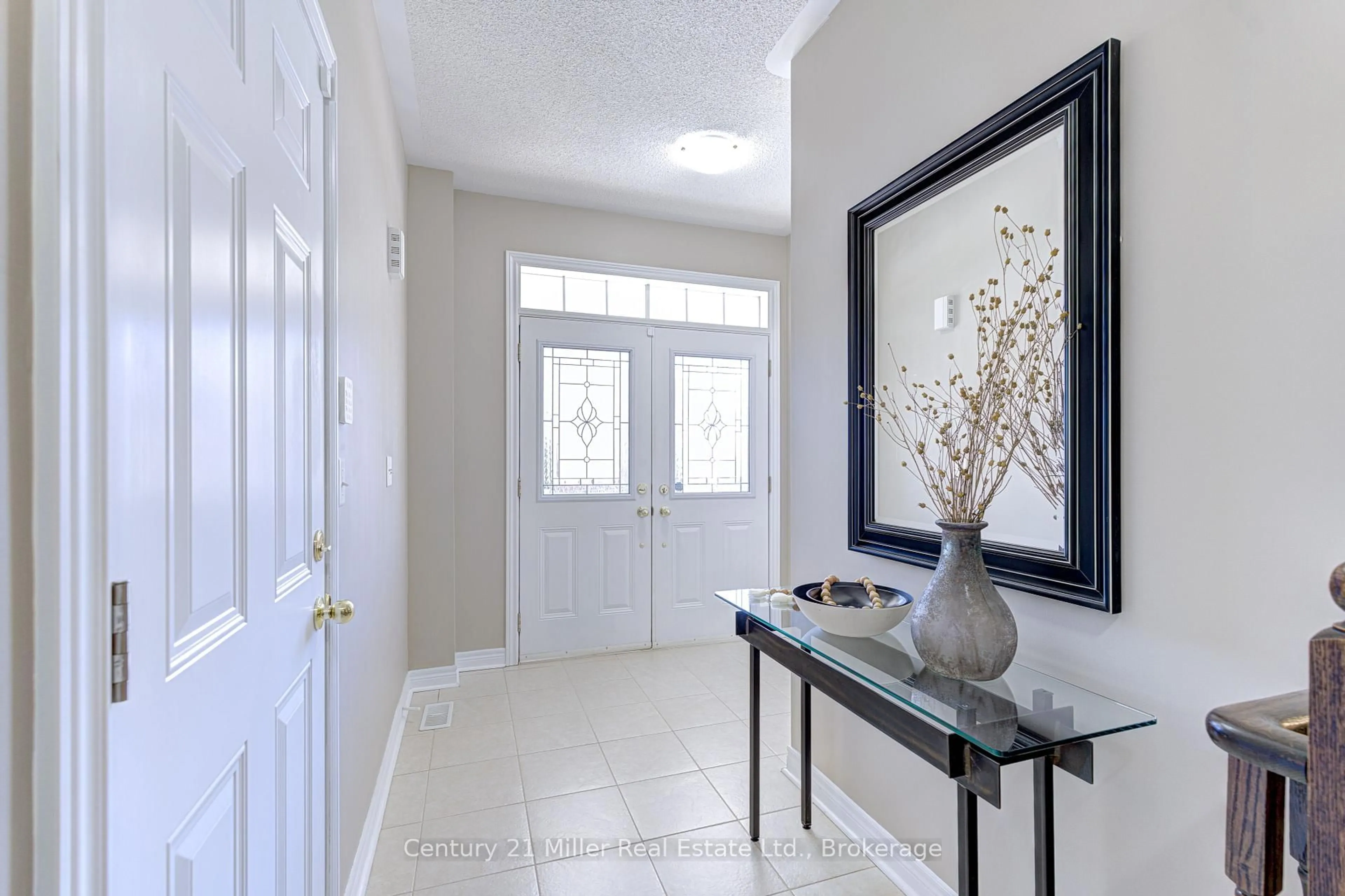 Indoor entryway for 3268 Sealey Cres, Burlington Ontario L7M 0J6