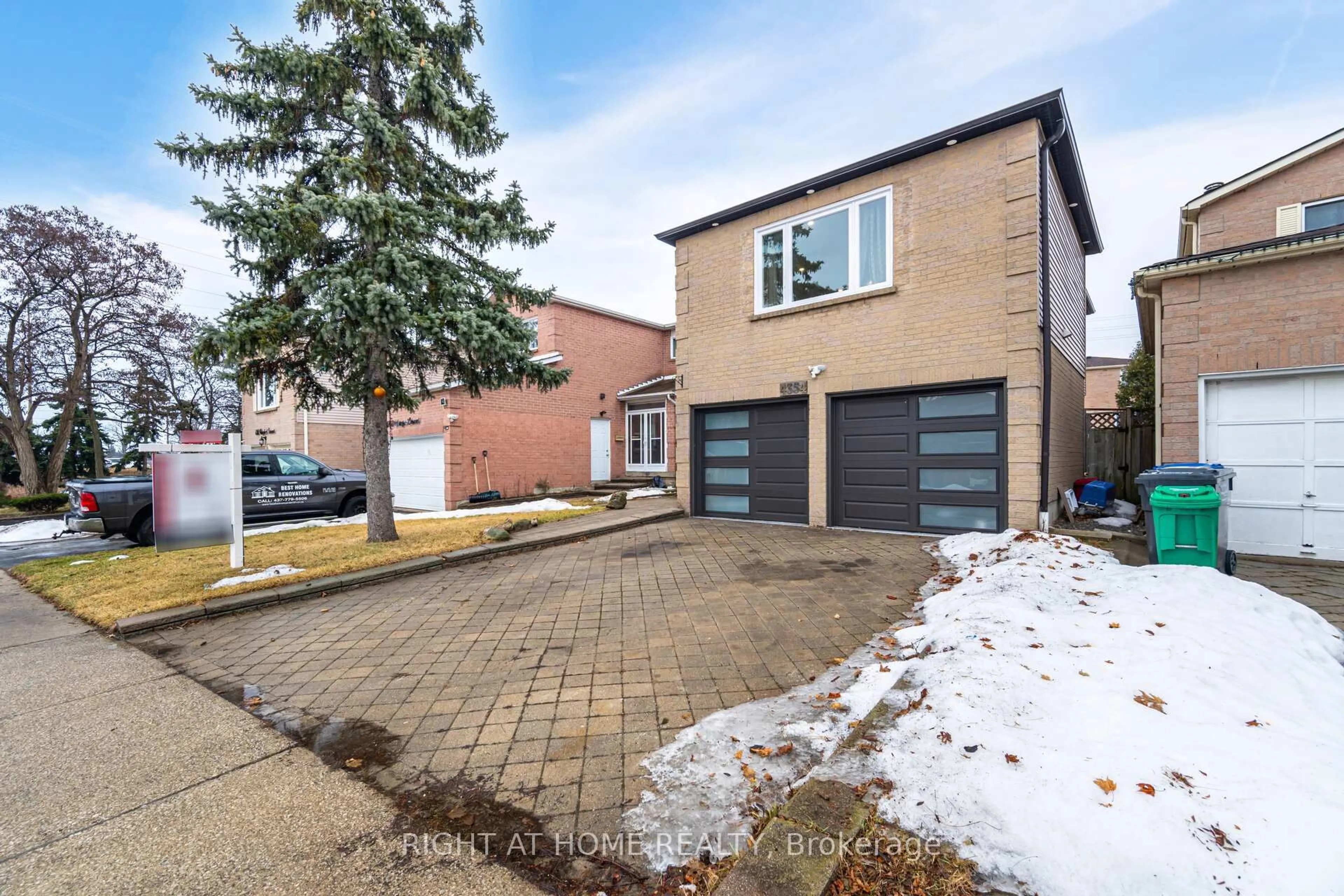 Home with brick exterior material, street for 4354 Waterford Cres, Mississauga Ontario L5R 2B2