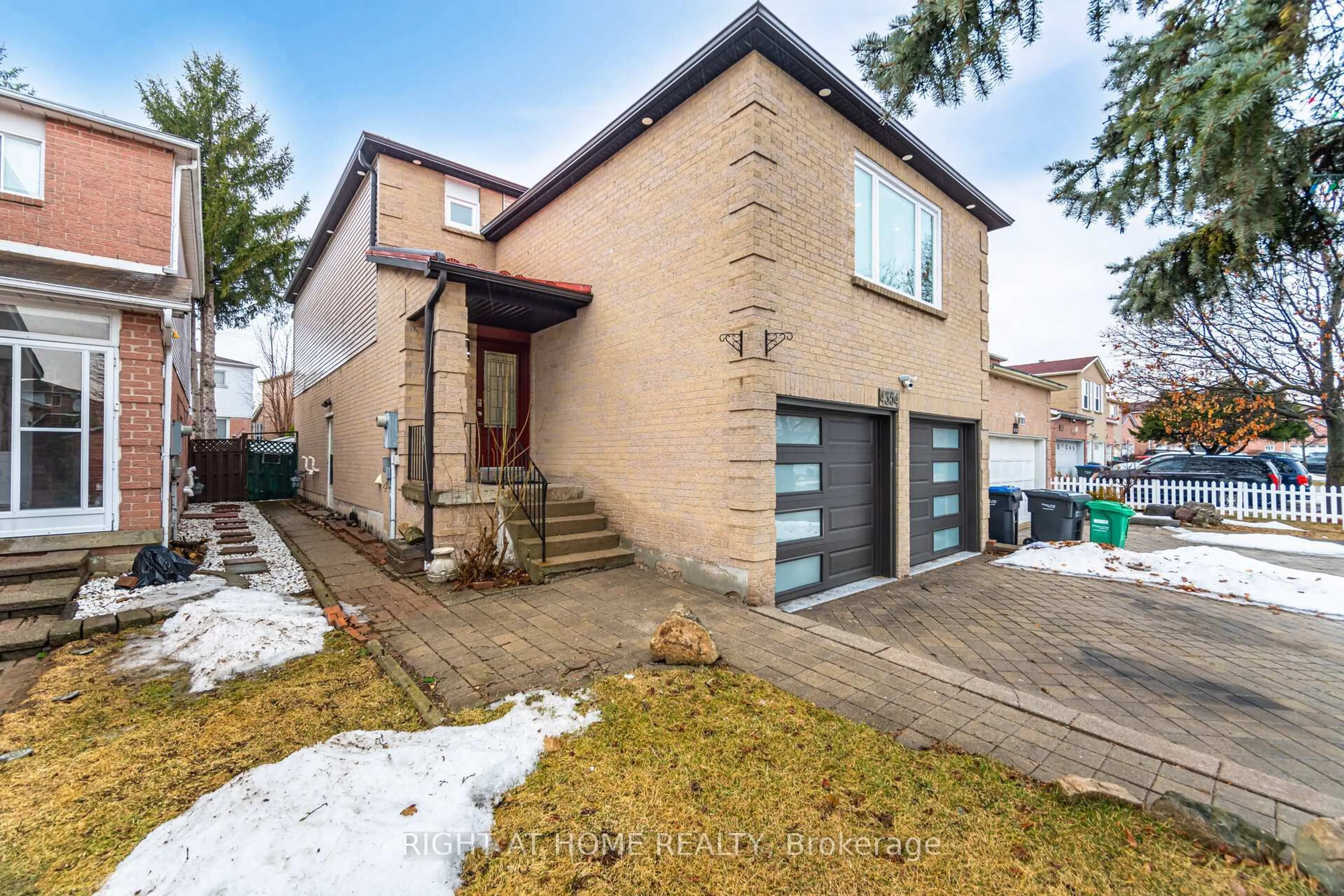 Home with brick exterior material, street for 4354 Waterford Cres, Mississauga Ontario L5R 2B2