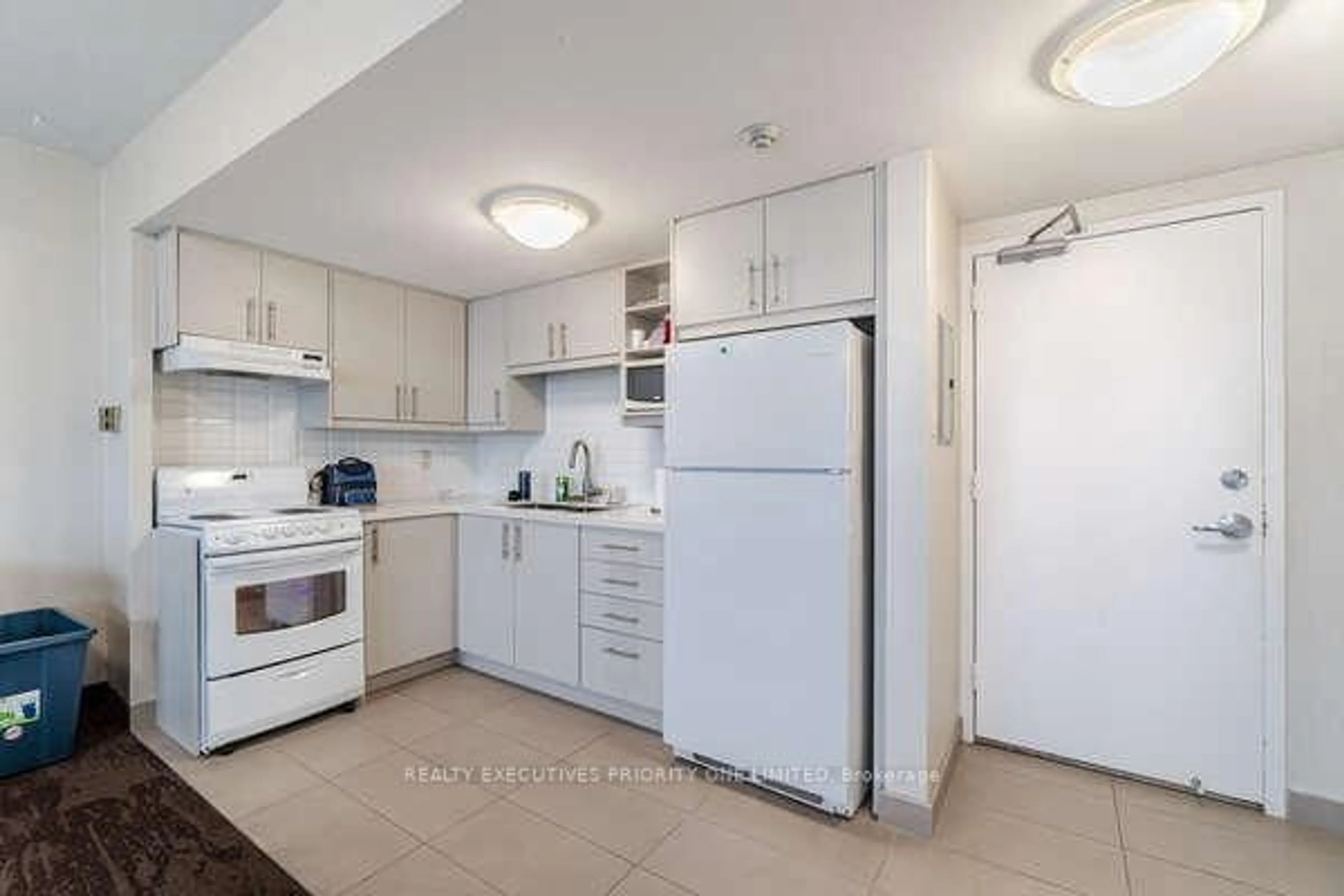Standard kitchen, unknown for 44 Longbourne Dr #1212, Toronto Ontario M9R 2M7
