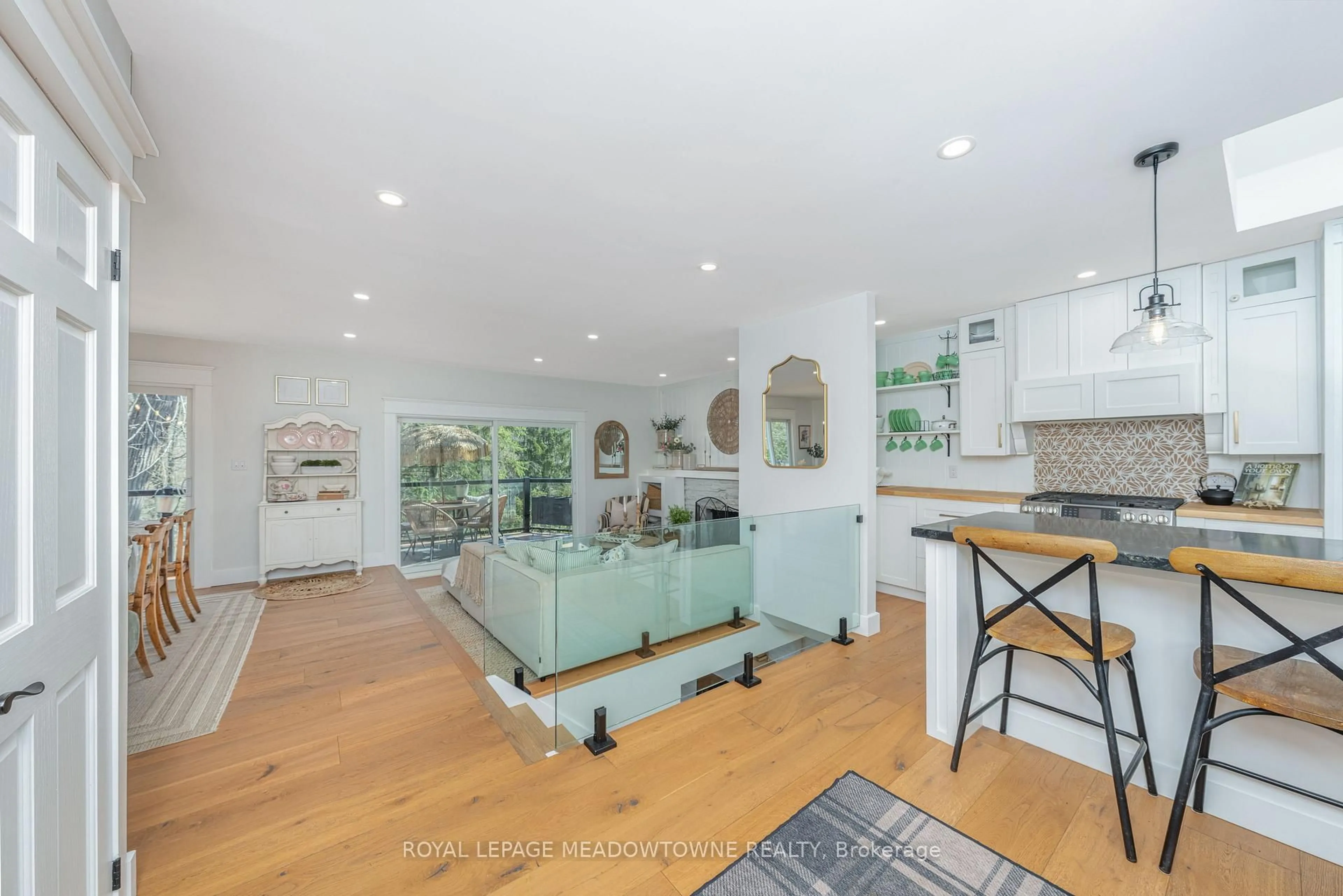 Open concept kitchen, ceramic/tile floor for 27 Tweedle St, Halton Hills Ontario L7G 3S6